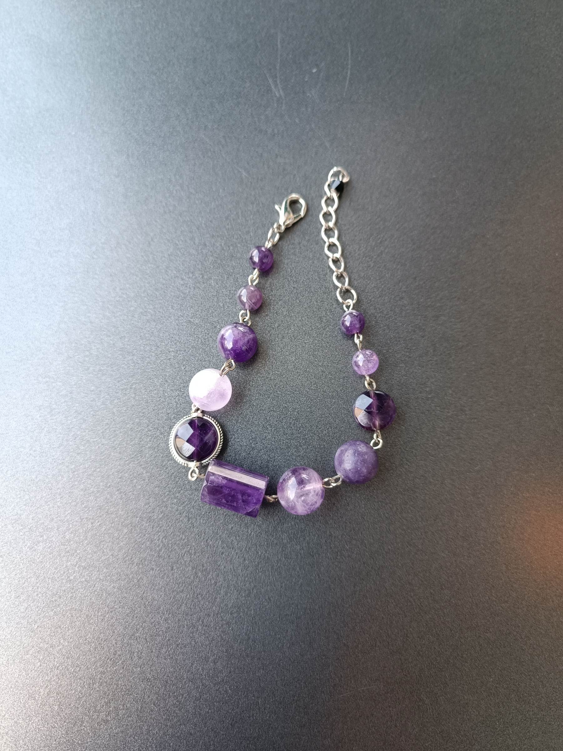 สร้อยข้อมือหินแท้ "Connected" Amethyst Bracelet (Positive Energy)