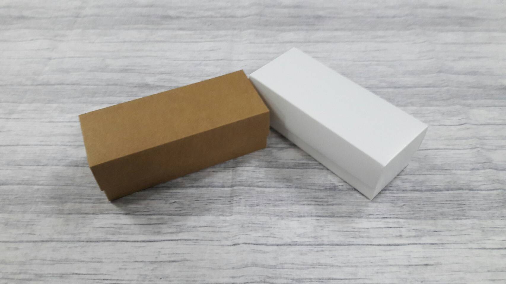 กล่องของขวัญ กล่องฝาครอบ กล่องของที่ระลึก กล่องอเนกประสงค์ กล่องของใช้ กล่องขนมมาการอง ขนาด 6.5x16.5x5.5 ซม.สีขาว ราคา 225 บาทต่อแพ็ค(20 ใบ)