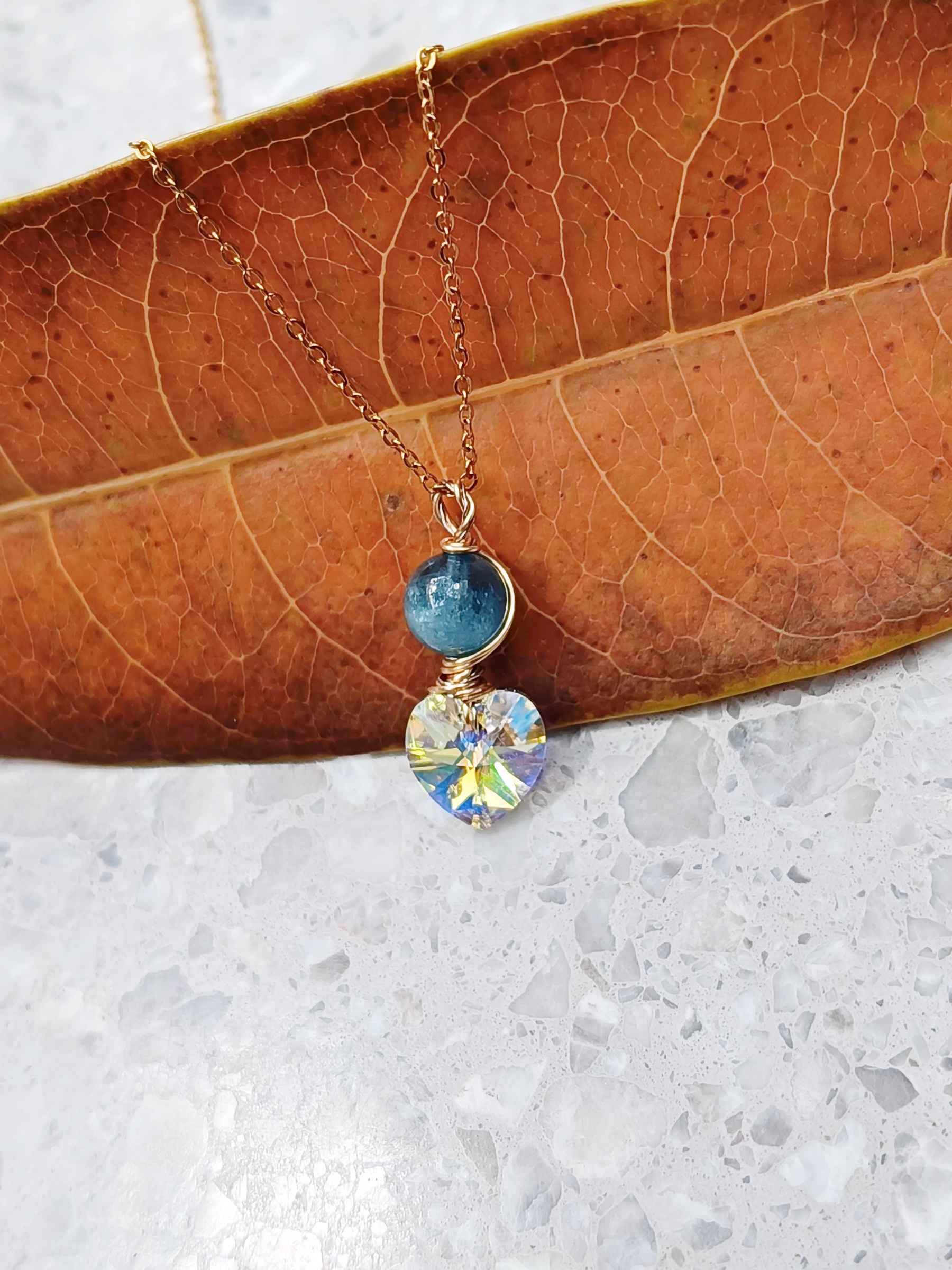 สร้อยจี้หินแท้ ฺBlue Devil Aquamarine + Heart Crystal Pendant Necklace (เสริมการสื่อสาร ในความรัก ความสัมพันธ์)