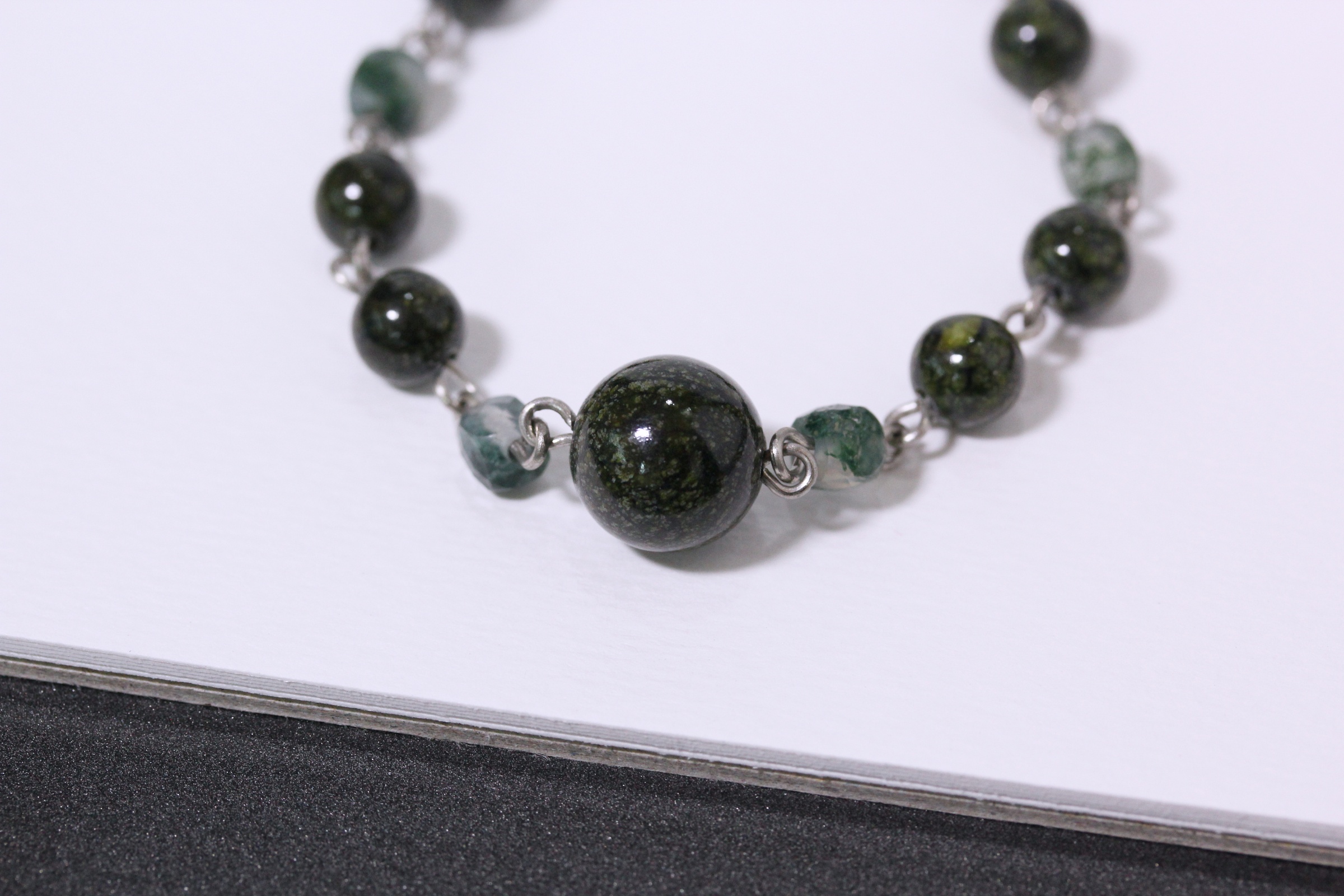 สร้อยข้อมือหินแท้ "Connected" Serpentine + Moss Agate Bracelet (ปกป้อง คุ้มครอง ป้องกัน)