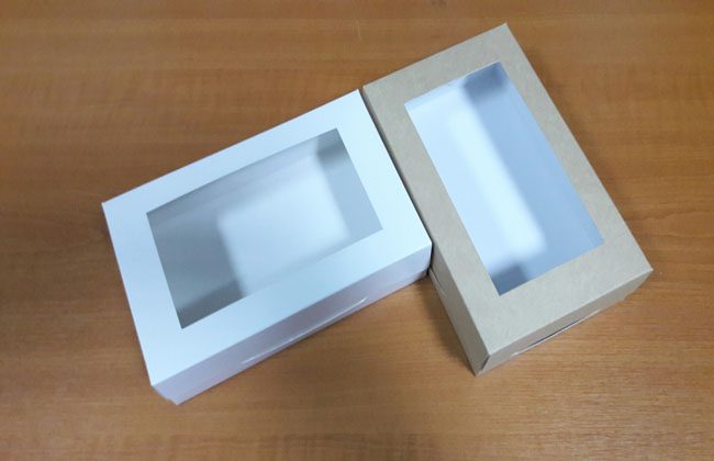 กล่องบราวนี่ กล่องชิฟฟ่อน กล่องช๊อกโกแลต กล่องทาร์ตไข่ กล่องขนมเปี๊ยะ กล่องอเนกประสงค์ สีขาว ขนาด 11.5x18.5x5.0 ซม. ราคา 150 บาทต่อแพ็ค (20ใบ)