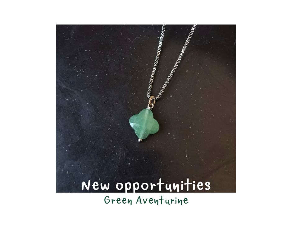 สร้อยจี้ Green Aventurine ทรงใบ Clover Pendant Necklace (ความรุ่งเรือง และโชคลาภ)