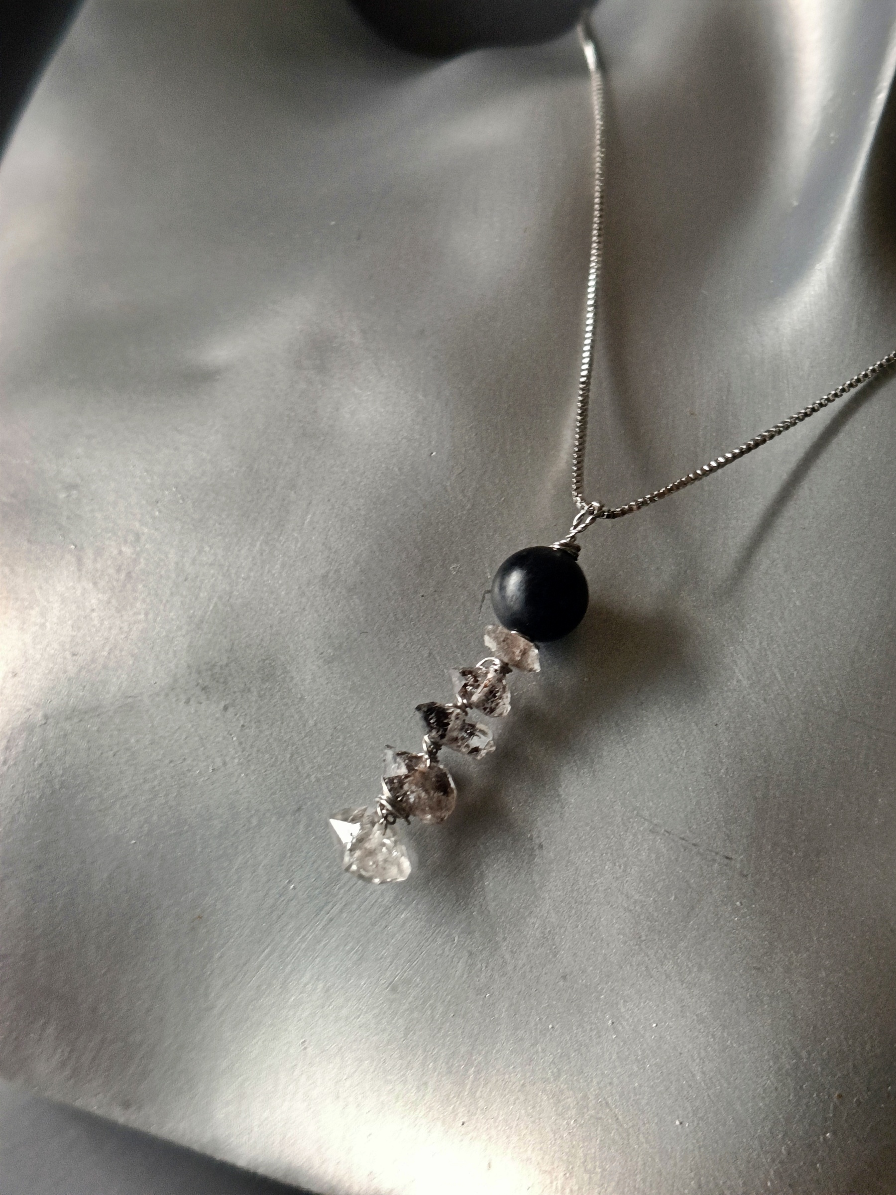 จี้พร้อมสร้อย หินแท้ Herkimer Diamond + Shungite Necklace (Grounding ปกป้องคุ้มครอง เจริญรุ่งเรือง งอกงาม ปลดปล่อยตัวเอง)