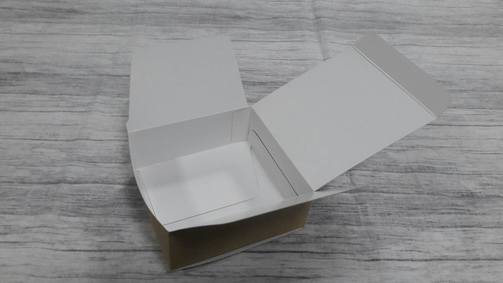 กล่องของขวัญ กล่องแบบฝาหัวท้าย กล่องอเนกประสงค์ สีคราฟท์น้ำตาลอ่อน ขนาด10.5x10.5x4 ซม. กล่องของที่ระลึก กล่องเครื่องสำอางค์ กล่องของใช้ ราคา 155 บาท/20 ใบ