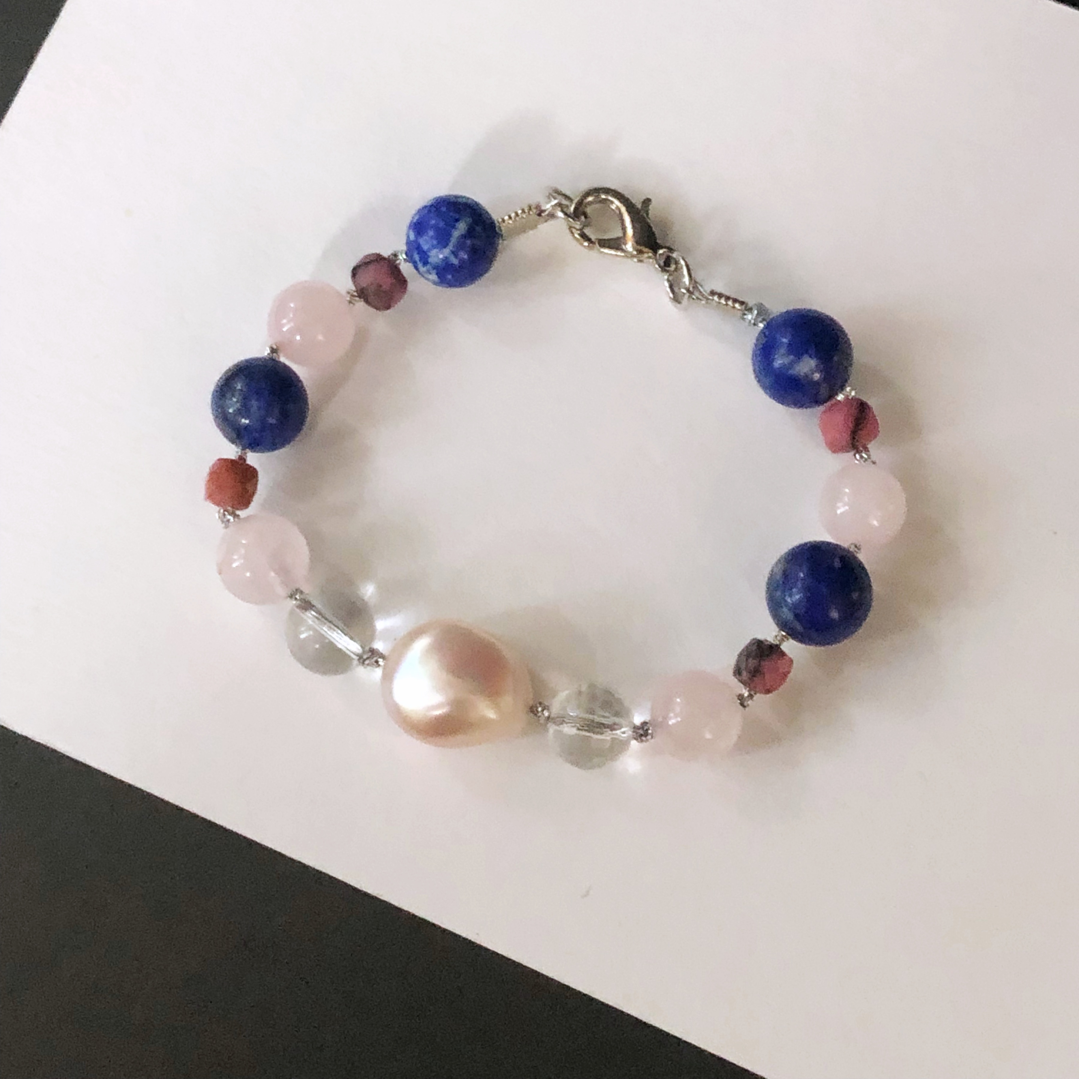 สร้อยข้อมือหินแท้ "The Vibe" Rose Quartz +Lapis Lazuli Bracelet (Manifest Love)