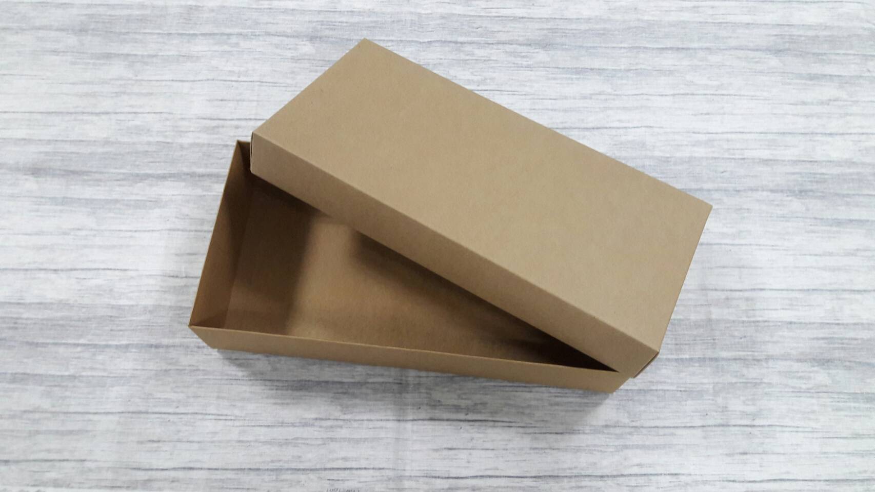 กล่องฝาครอบ กล่องของขวัญ กล่องอเนกประสงค์ ขนาด 15x31x6.5 ซม. สีคราฟท์น้ำตาลเข้ม แบบฝาทึบ ราคา 495 บาท ต่อแพ็ค(20 ใบ)