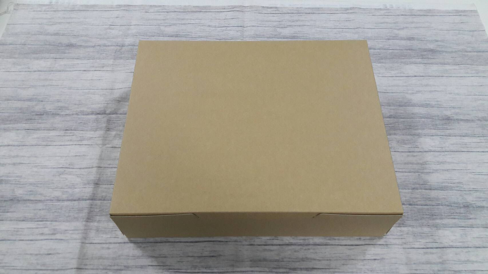 กล่องขนม กล่องโดนัท กล่องชิฟฟ่อน กล่องอเนกประสงค์ ขนาด 28 x 35 x 9 ซม.สีคราฟท์น้ำตาลอ่อน (ฝาทึบ) ราคา 490 บาทต่อแพ็ค (20ใบ)(กระดาษหนา 350 แกรม)