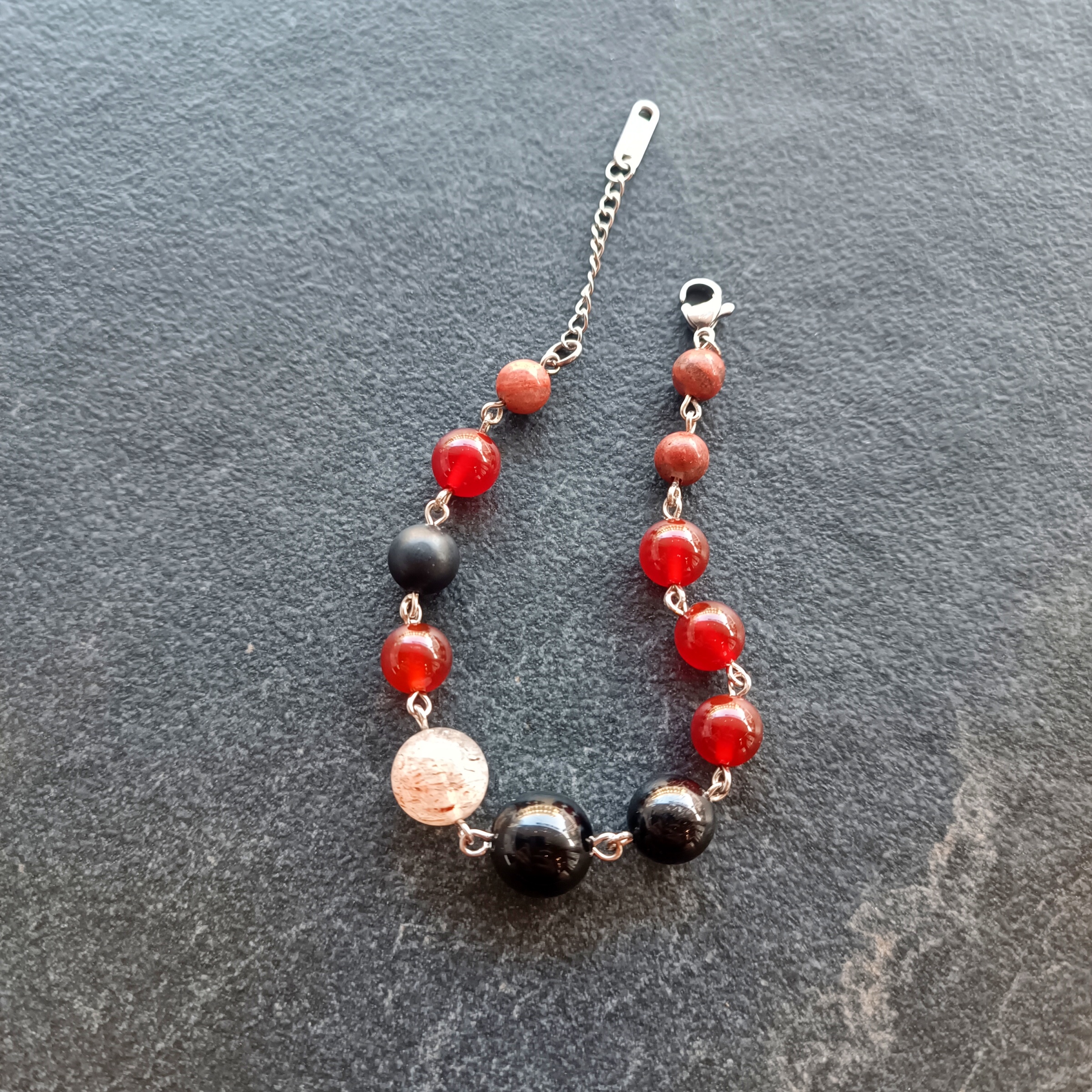 สร้อยข้อมือหินแท้ "Connected" Protection , Creativity , Self-Confidence Bracelet (Black Obsidian , Carnelian)