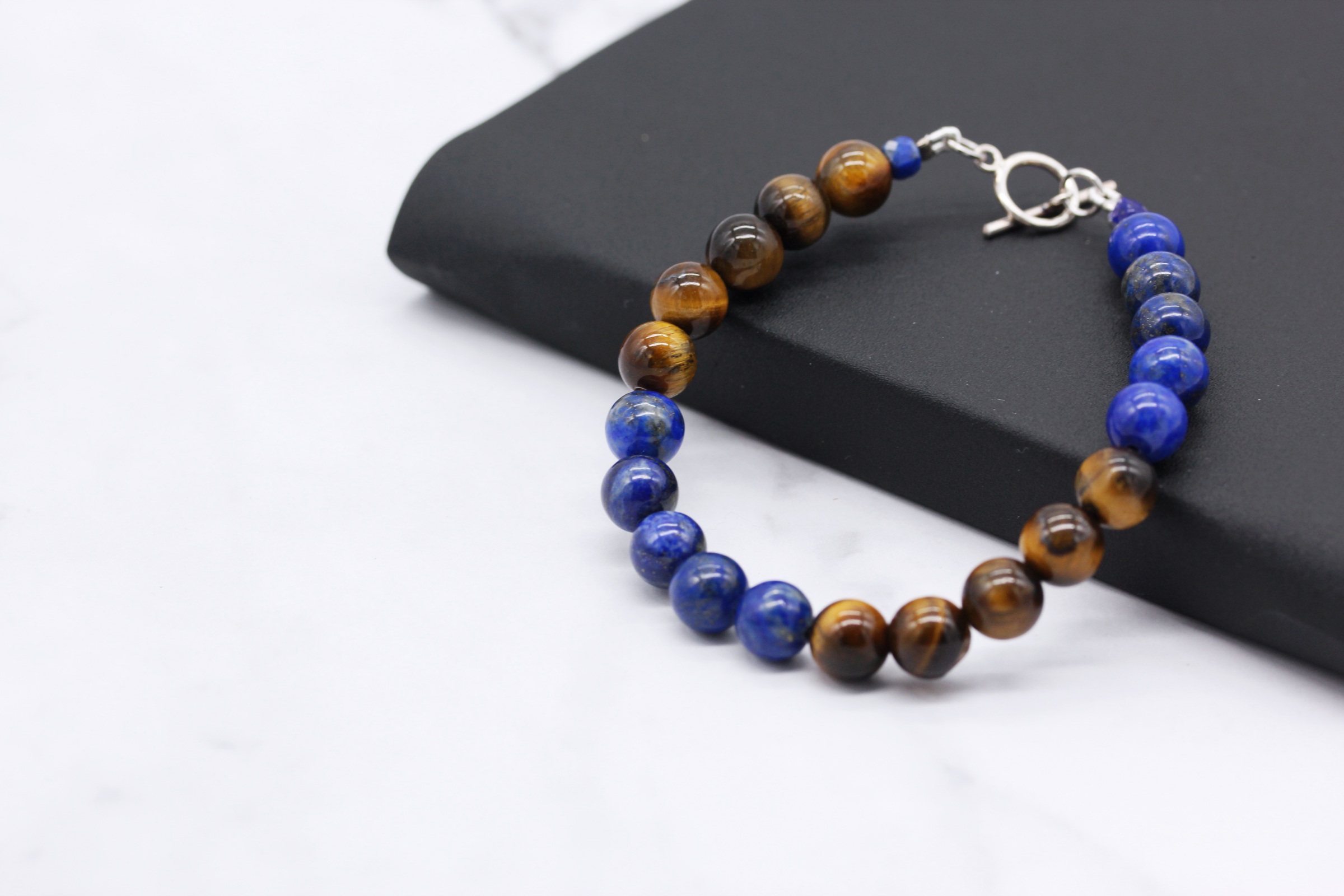 สร้อยข้อมือหินแท้ "Money Magnet" Tiger Eye +Lapis Lazuli Bracelet (ดึดดูดโชคลาภ ความมั่งคั่ง)