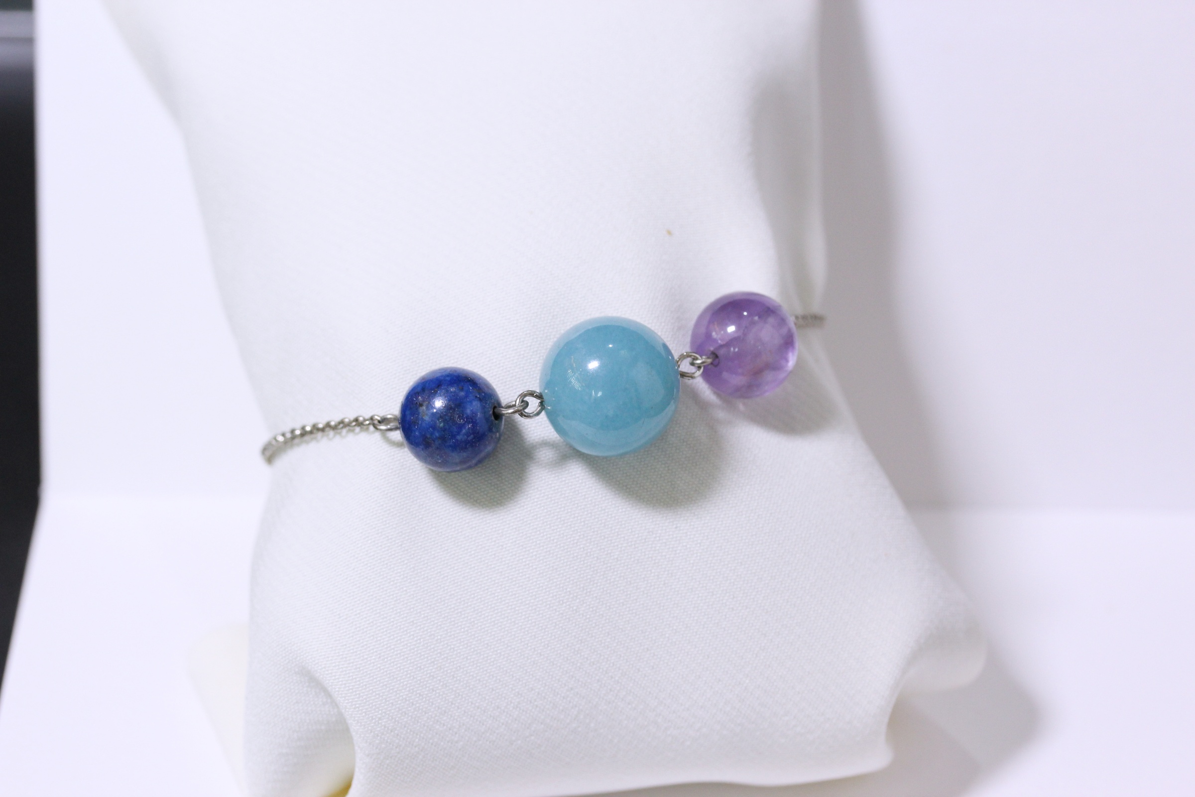 สร้อยข้อมือหินแท้ "Mini" Speak Up Bracelet (Aquamarine,Lapis Lazuli,Amethyst)