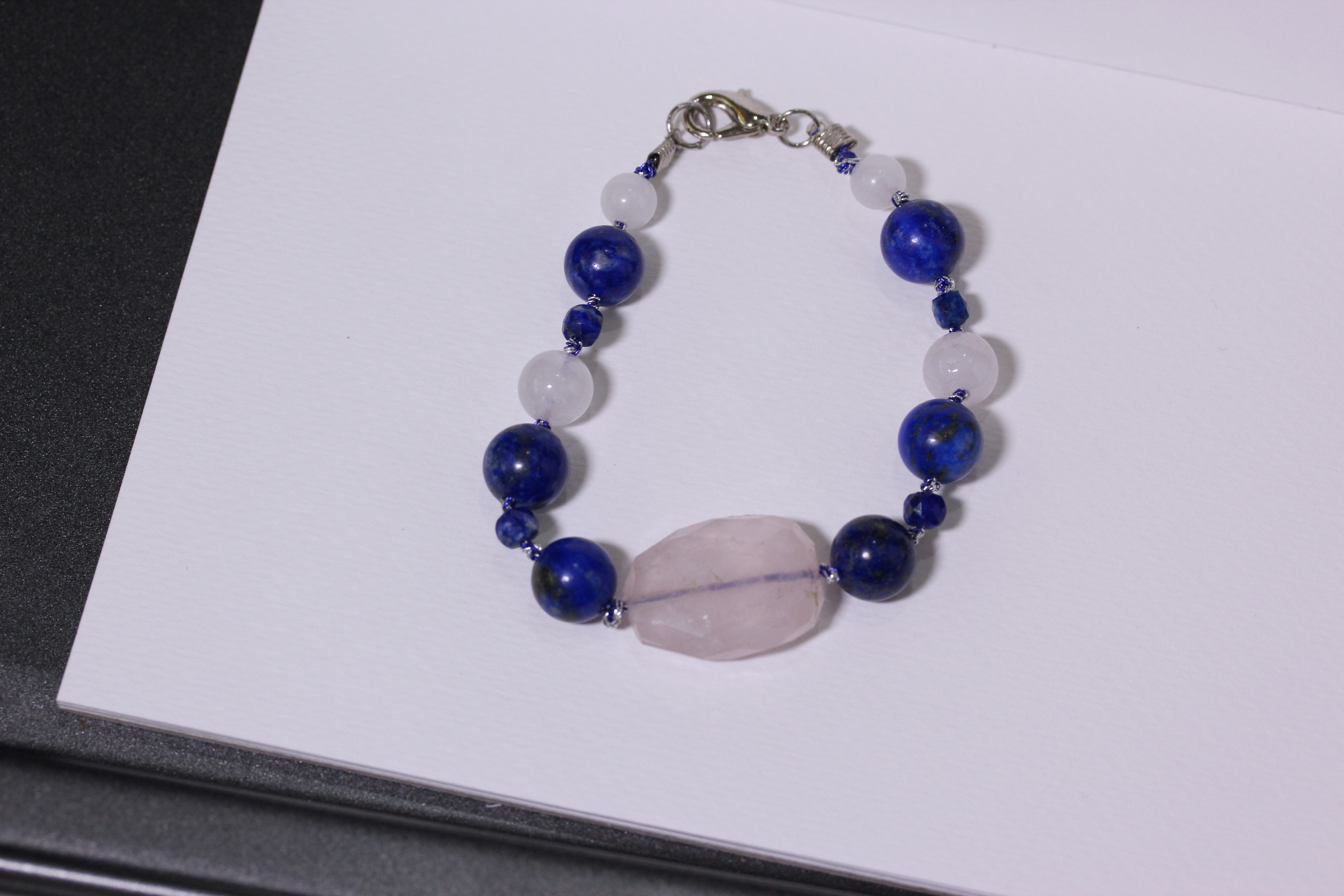 สร้อยข้อมือหินแท้ "The Vibe" Rose Quartz +Lapis Lazuli Bracelet (Manifest Love)