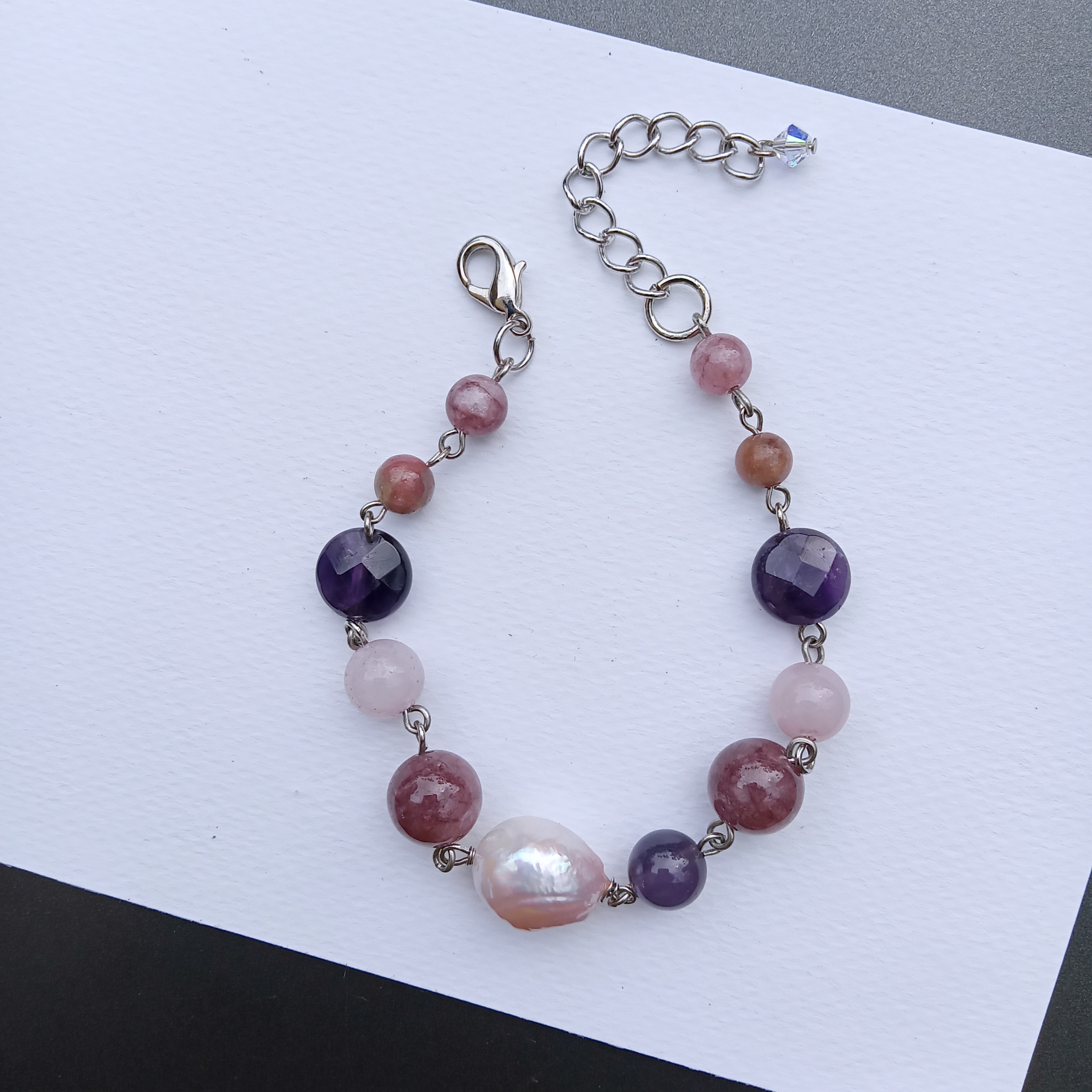 สร้อยข้อมือหินแท้ "Connected" Aura & Energy Cleanse Bracelet (Lepidolite + Amethyst)