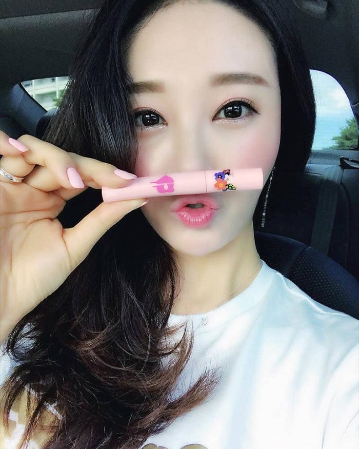 BLANBLVN Kiss Me Real Lip 09+02 :) 09 Dangerous สีแดงก่ำๆดูน่าค้นหาแค่ทาก็ดูลึกลับ + 02 Celeb Rose สีเชอรี่มีความ MLBB สวยงาม
