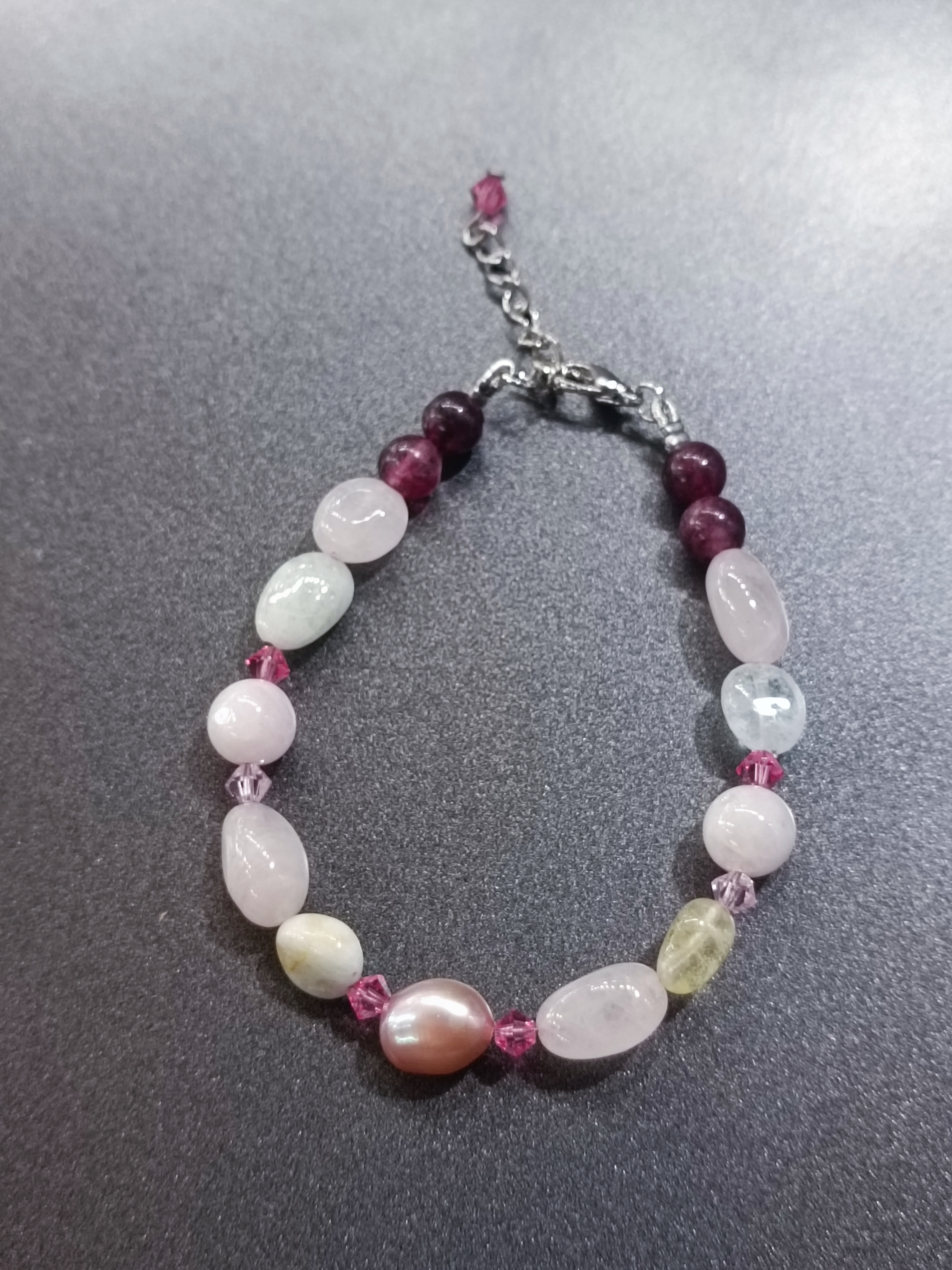 สร้อยข้อมือหินแท้ "POSH" Morganite Bracelet (หินคริสตัลเสริมพลังงานความรัก)