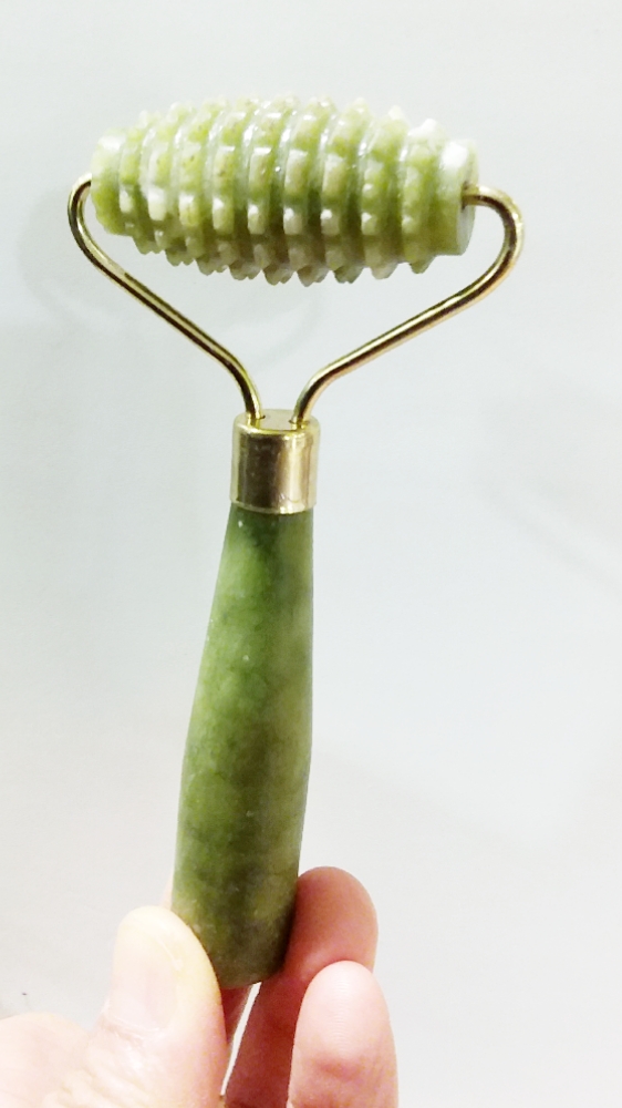 ลูกกลิ้งหยกกระตุ้นจุดสะท้อนรีดเซลลูไลท์ (Jade Acu Roller)