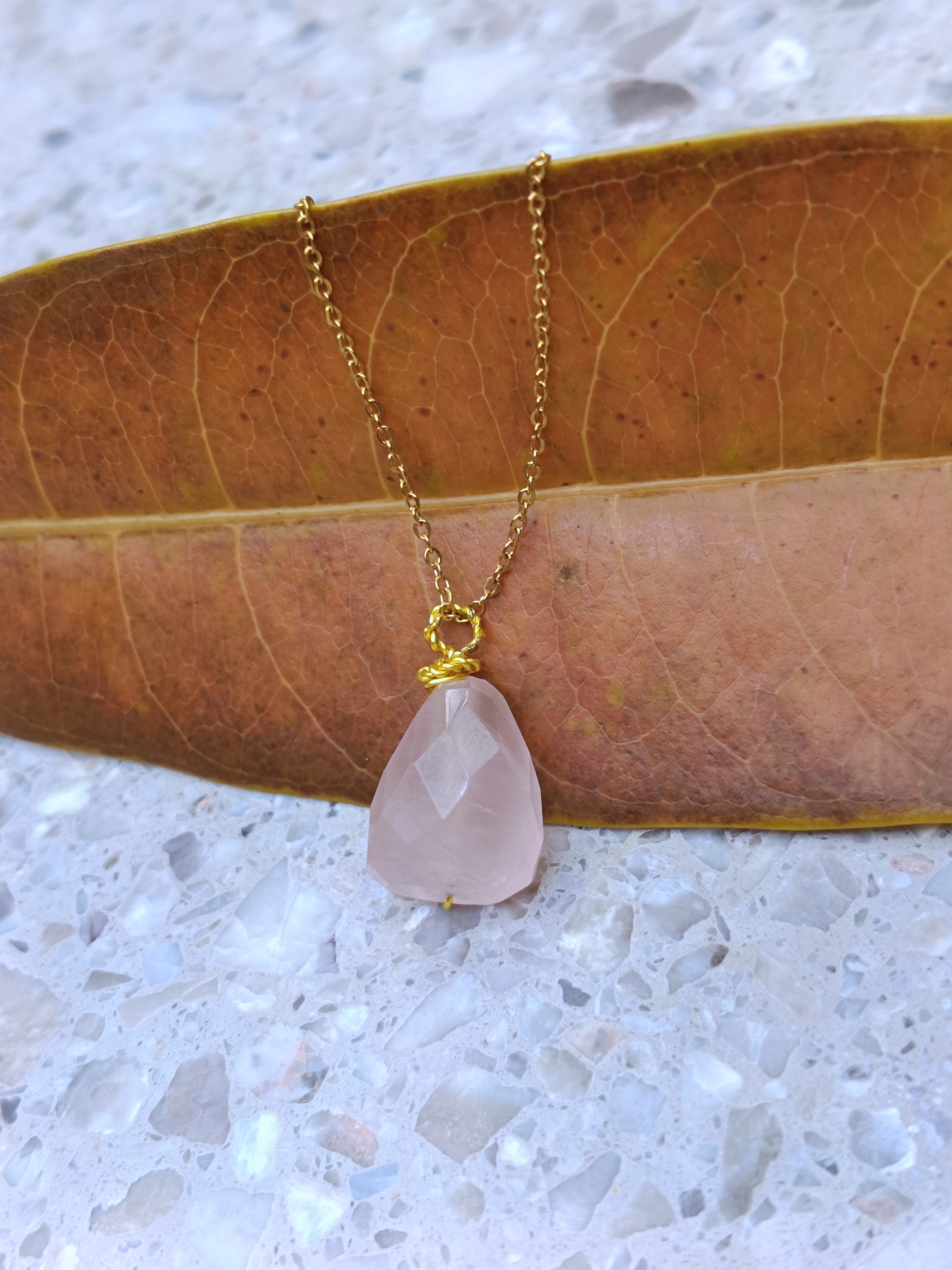 จี้พร้อมสร้อย หินแท้ Rose Quartz Pendant Necklace (ความรักที่ไม่มีเงื่อนไข)
