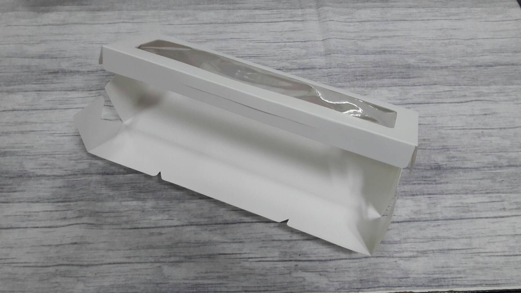 กล่องขนม กล่องเค้ก กล่องพายสับปะรด กล่องชิฟฟ่อน กล่องช้อคโกแล็ต กล่องคุ๊กกี้ กล่องอเนกประสงค์ ขนาด 9.0x30.0x6.0 ซม.(มีหน้าต่างพลาสติก) สีขาว ราคา 170 บาทต่อแพ็ค (20 ใบ)