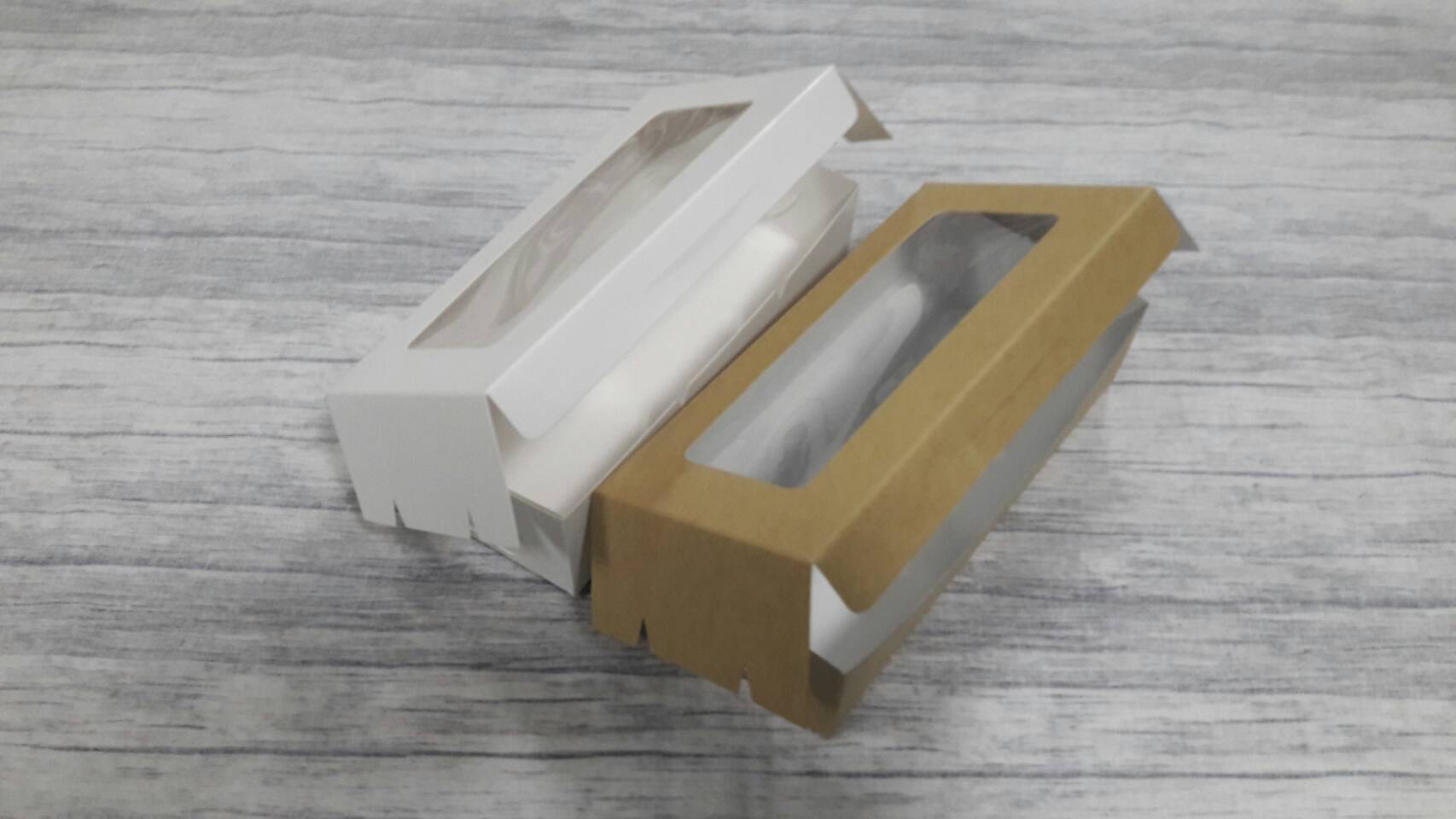 กล่องขนม กล่องเค้ก กล่องบราวนี่ กล่องชิฟฟ่อน กล่องช้อคโกแล็ต กล่องคุ๊กกี้ สีขาว ขนาด 9x18x4.5ซม.(มีหน้าต่างพลาสติก) (ราคา 115 บาทต่อแพ็ค (20 ใบ)