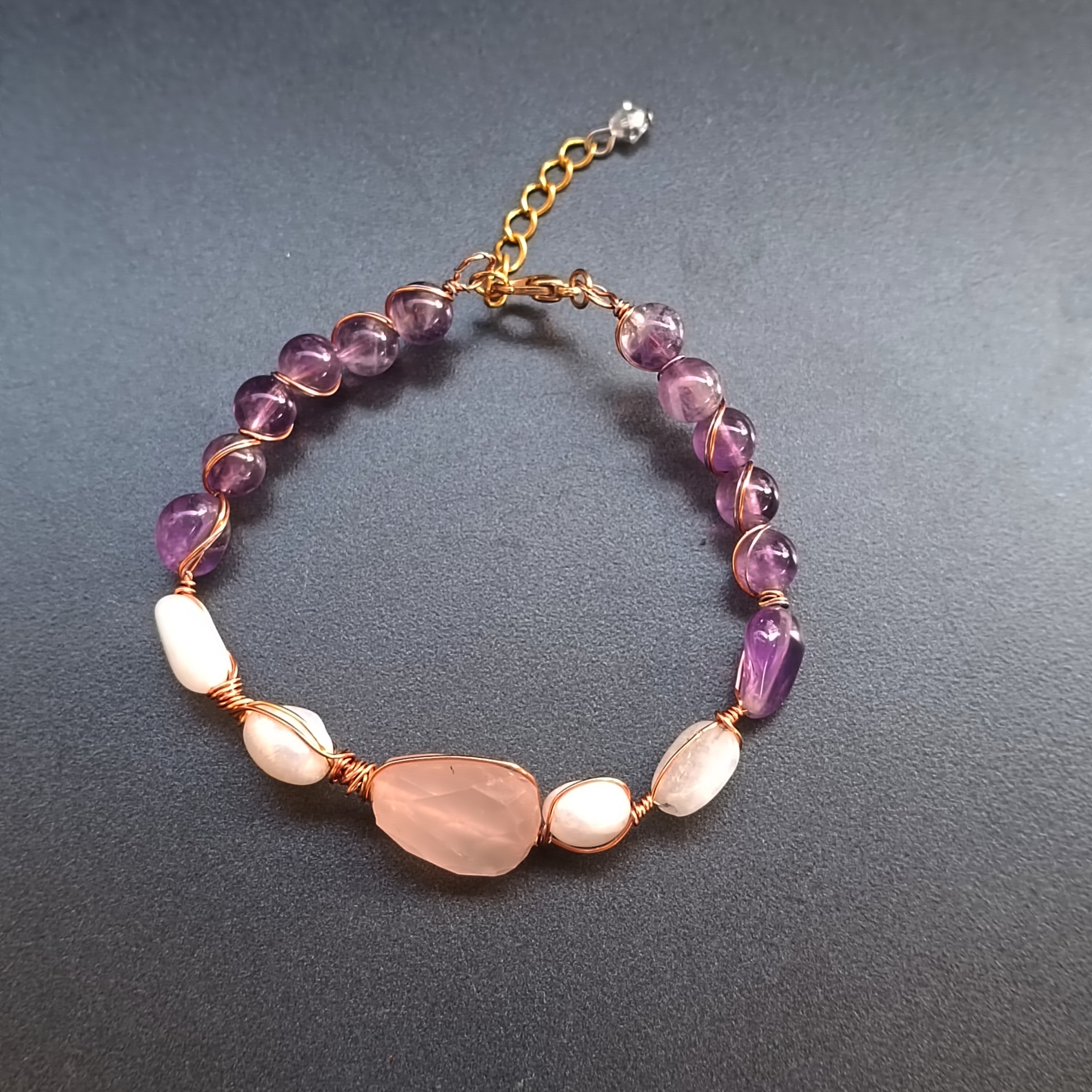 สร้อยข้อมือหินแท้ "Twisted" Unconditional Love Bracelet (Rose Quartz+ Amethyst)