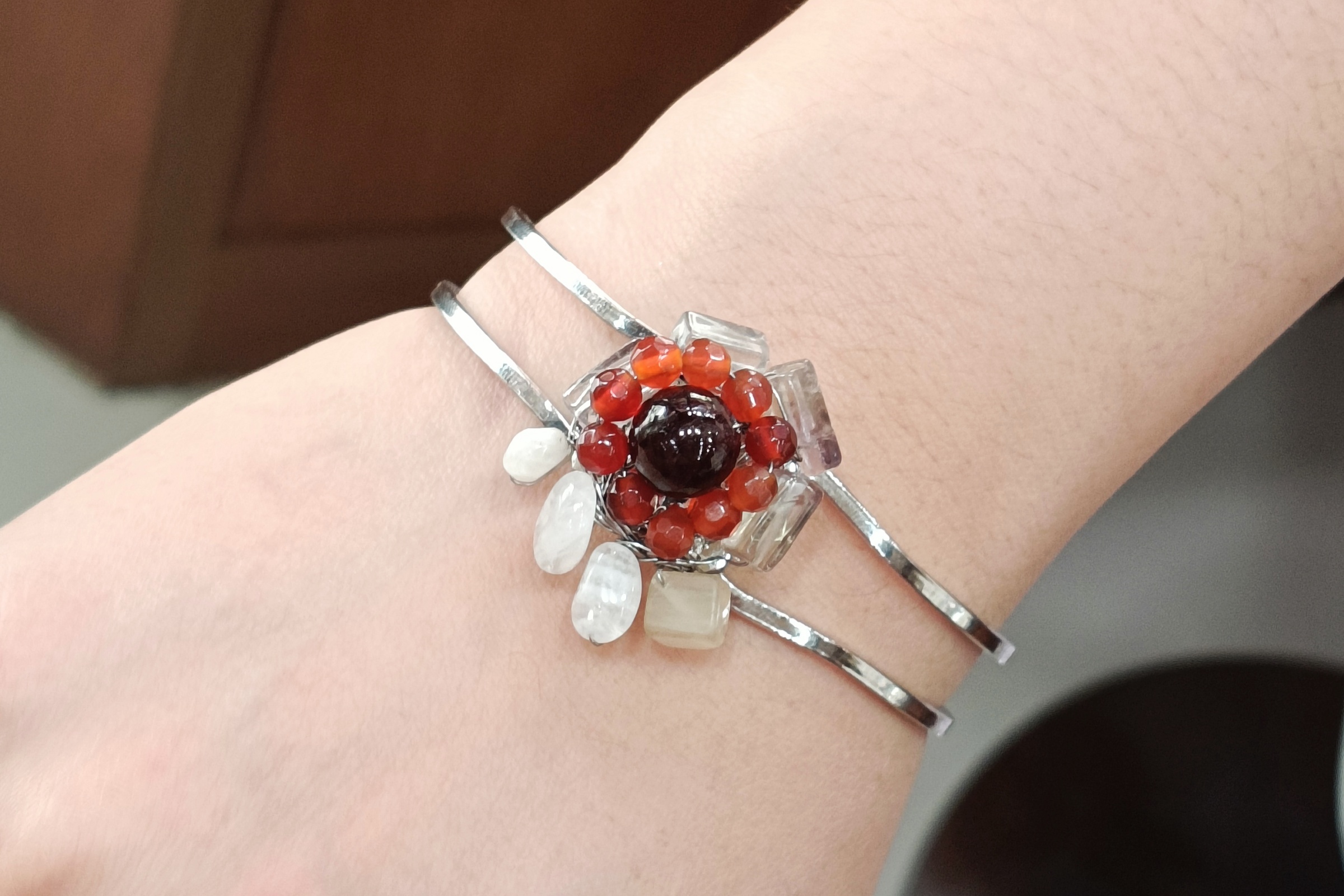 ข้อมือ"ง้าง งับ" Passion & Desire Bangles (โกเมน , Amethyst , Moonstone)