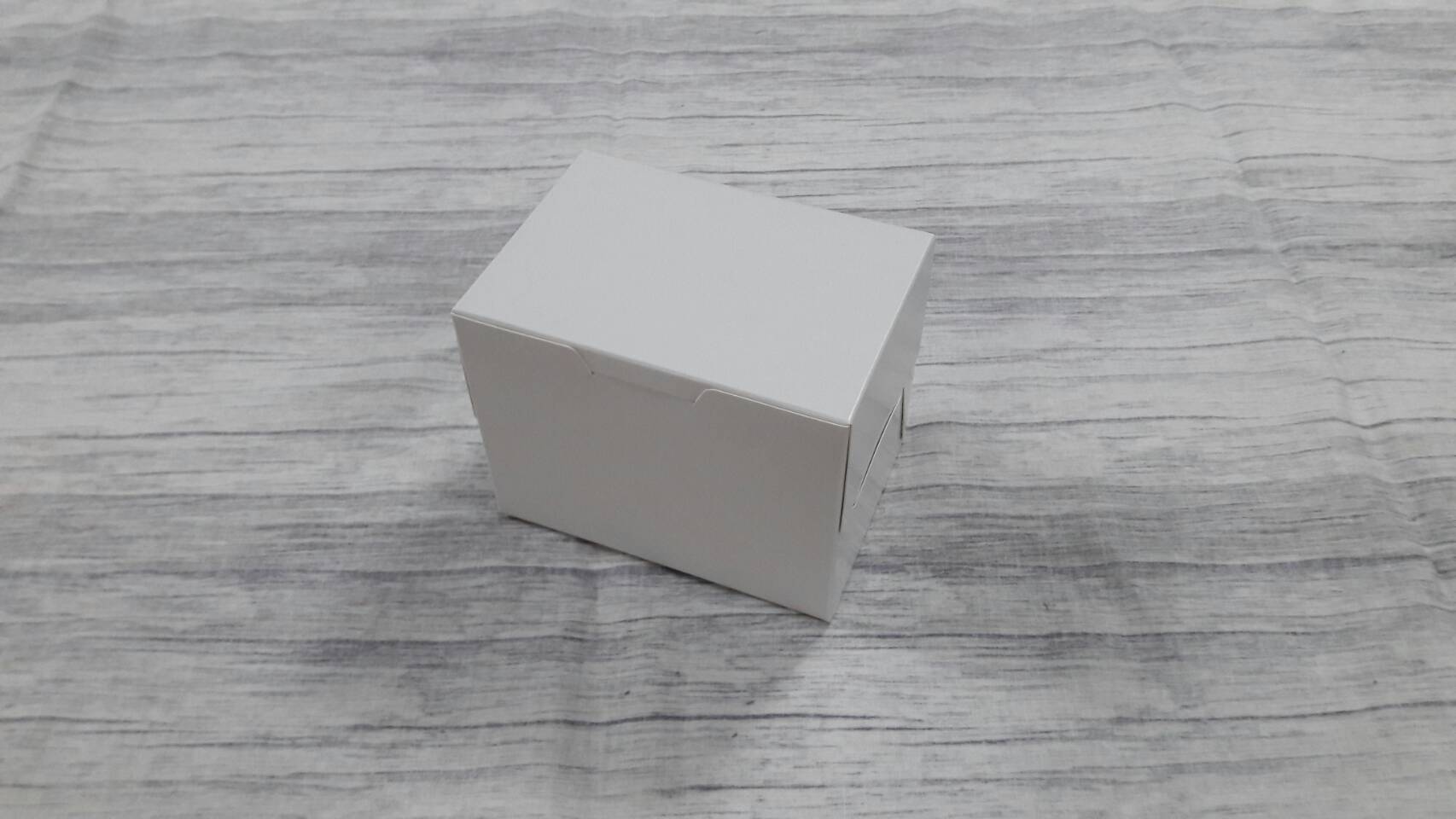 กล่องเค้ก 1 ชิ้น กล่องเค้ก กล่องขนม กล่องเบเกอรี่ กล่องคัพเค้ก สีขาว ขนาด 8x11.5x9 ซม.(ฝาทึบ) ราคา 110 บาท ต่อแพ็ค (20ใบ/แพ็ค)