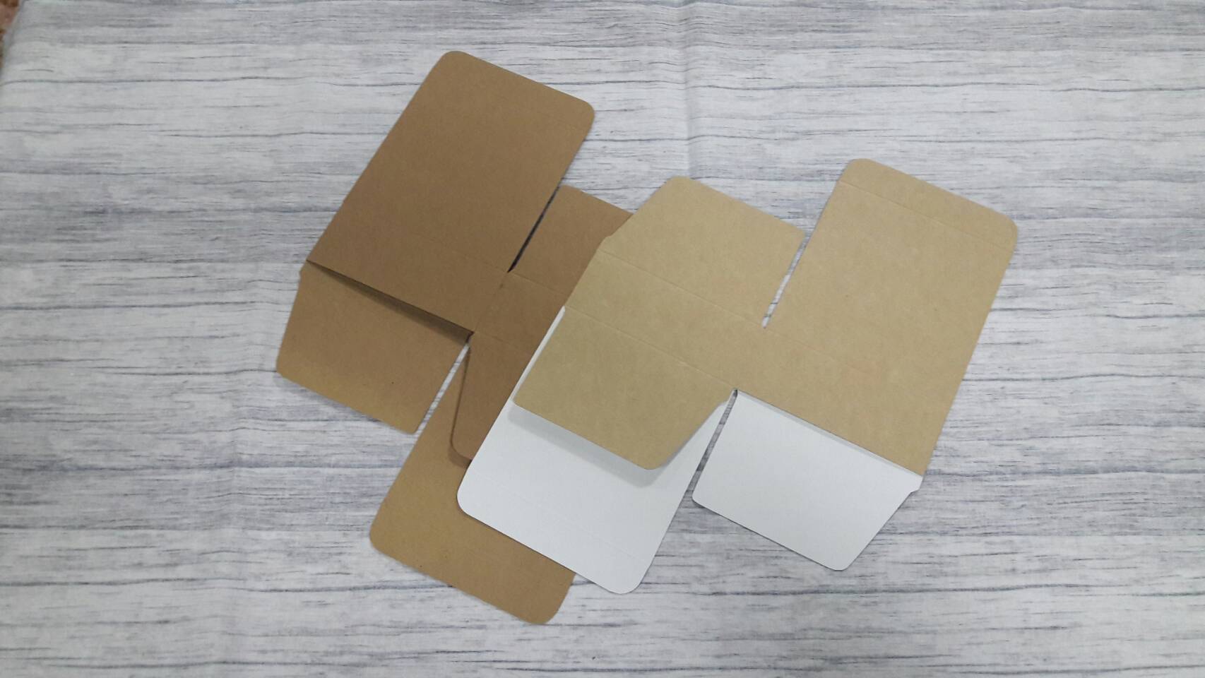 กล่องของขวัญ กล่องแบบฝาหัวท้าย กล่องอเนกประสงค์ สีคราฟท์น้ำตาลเข้ม ขนาด10.5x10.5x4 ซม. กล่องของที่ระลึก กล่องเครื่องสำอางค์ กล่องของใช้ ราคา 155 บาท/20 ใบ