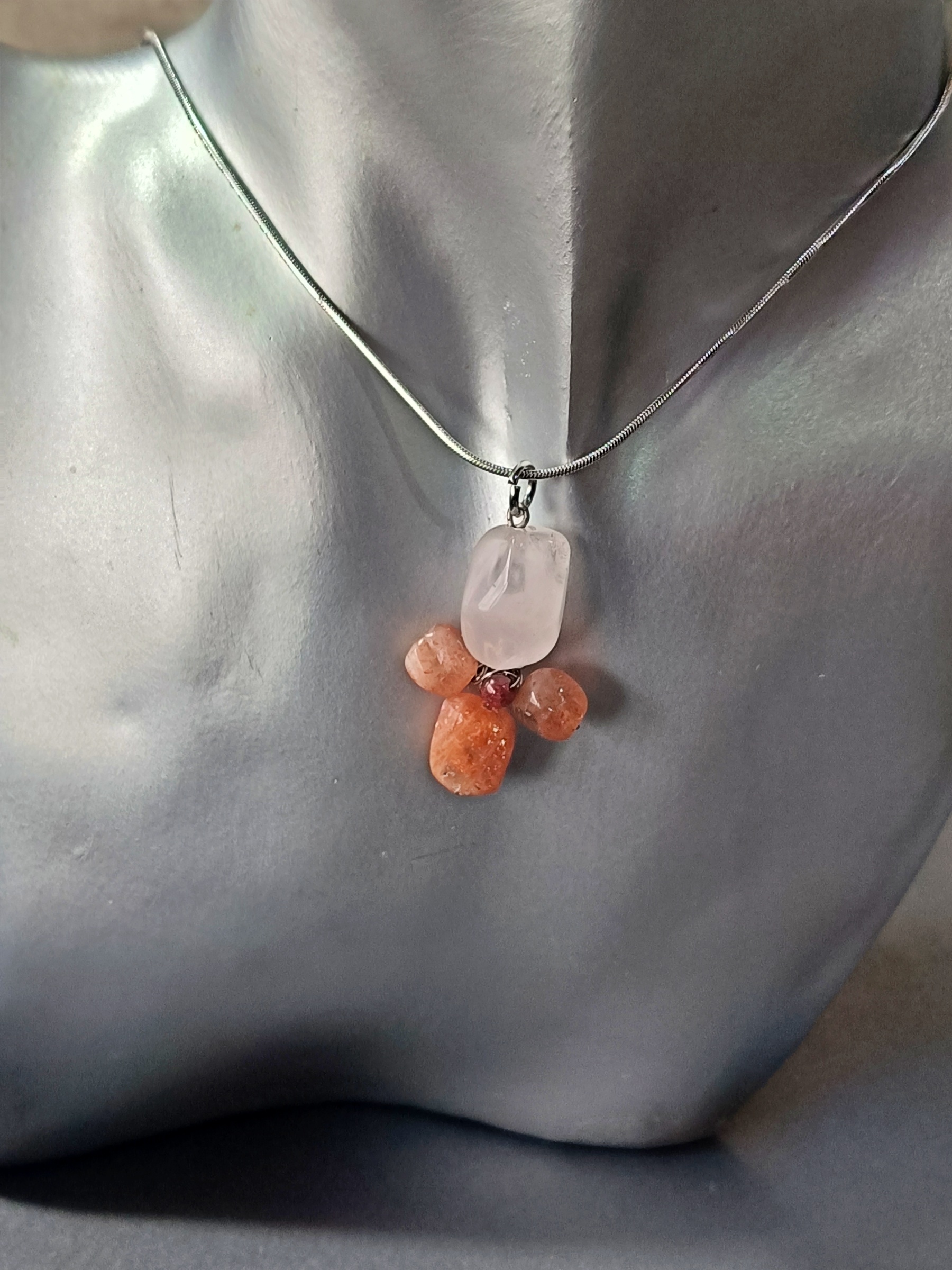 สร้อยจี้หินแท้ Rose Quartz x Sunstone Pendant Necklace (เสริมคลื่นความรัก ความสัมพันธ์ กระตุ้นพลังงาน กระตือรือร้น พุ่งสู่ความสำเร็จ)