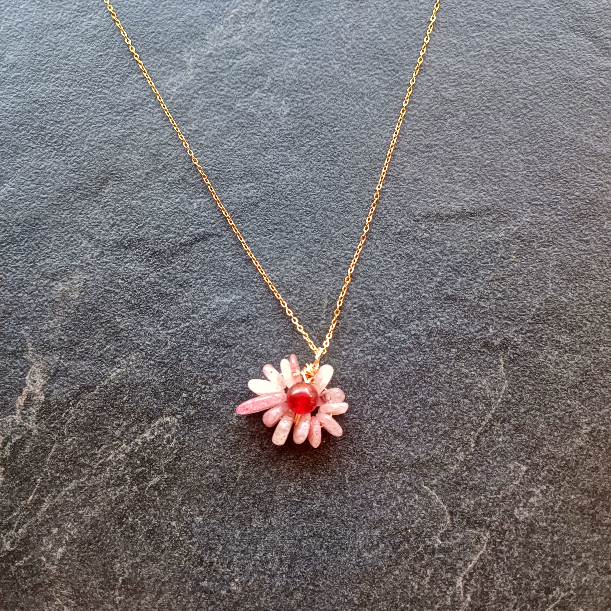 "Little Vivian" สร้อยพร้อมจี้หินแท้ Strawberry Quartz Necklace (เสริมคลื่นความรัก ดึงดูดรักแท้ ฟื้นฟูความสัมพันธ์ให้สดใส)