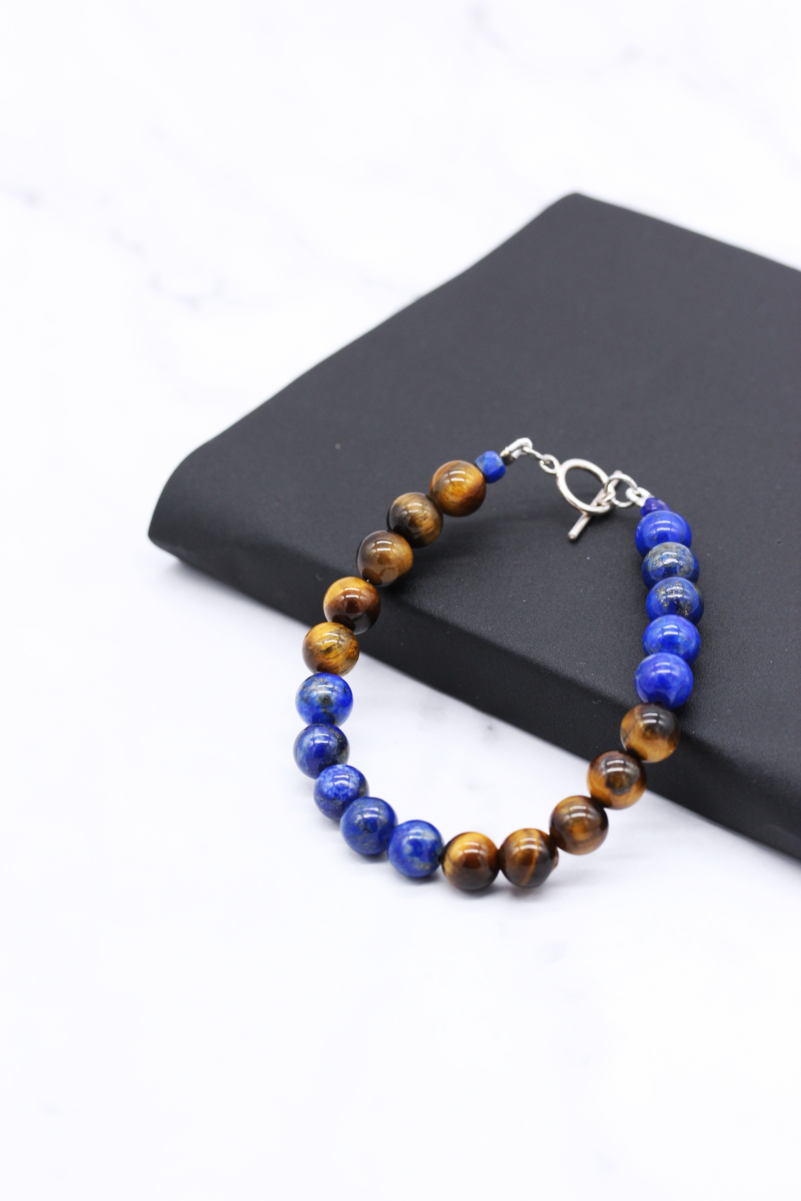 สร้อยข้อมือหินแท้ "Money Magnet" Tiger Eye +Lapis Lazuli Bracelet (ดึดดูดโชคลาภ ความมั่งคั่ง)