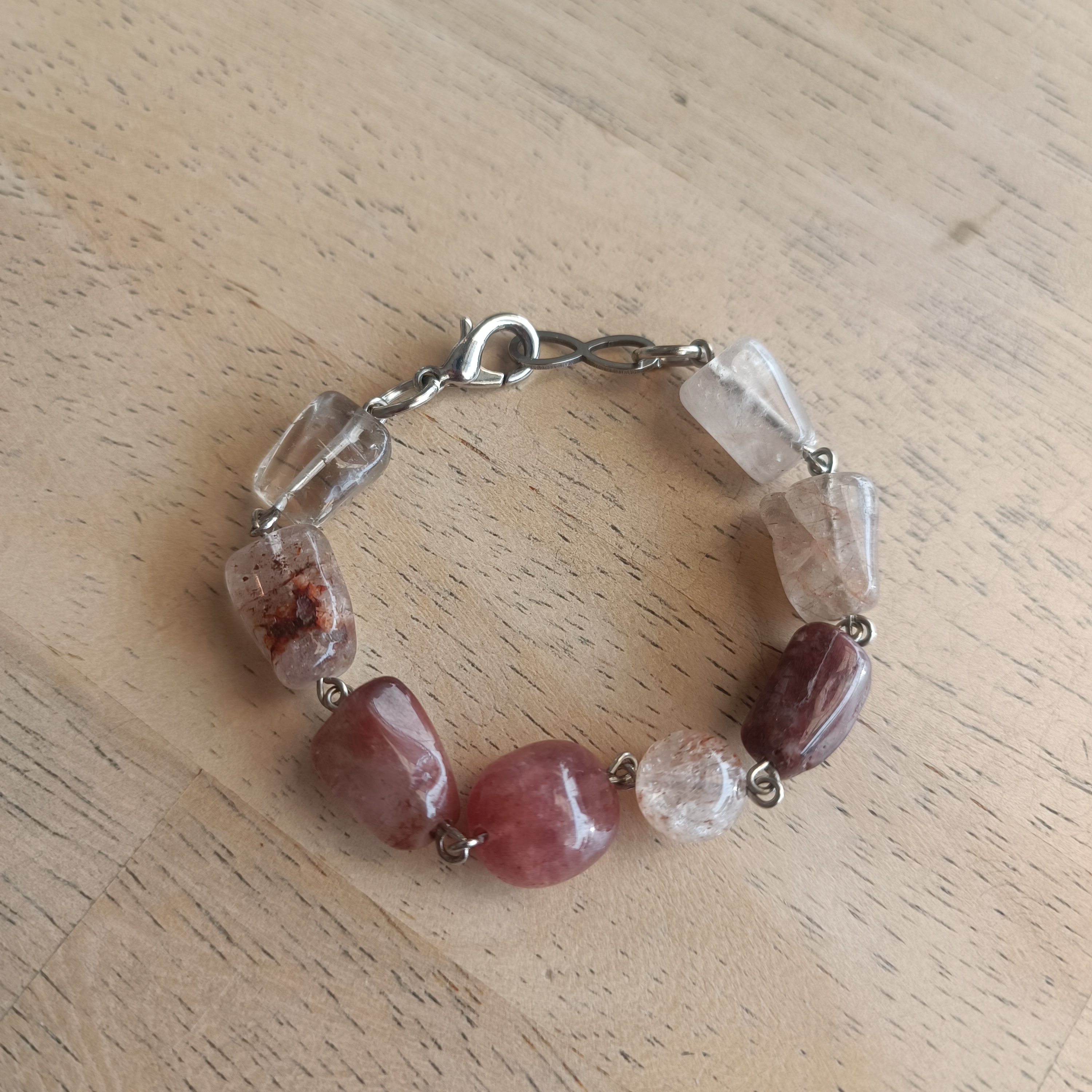 สร้อยข้อมือหินแท้ "Connected" Manifest Love Bracelet (Strawberry Quartz , Quartz)