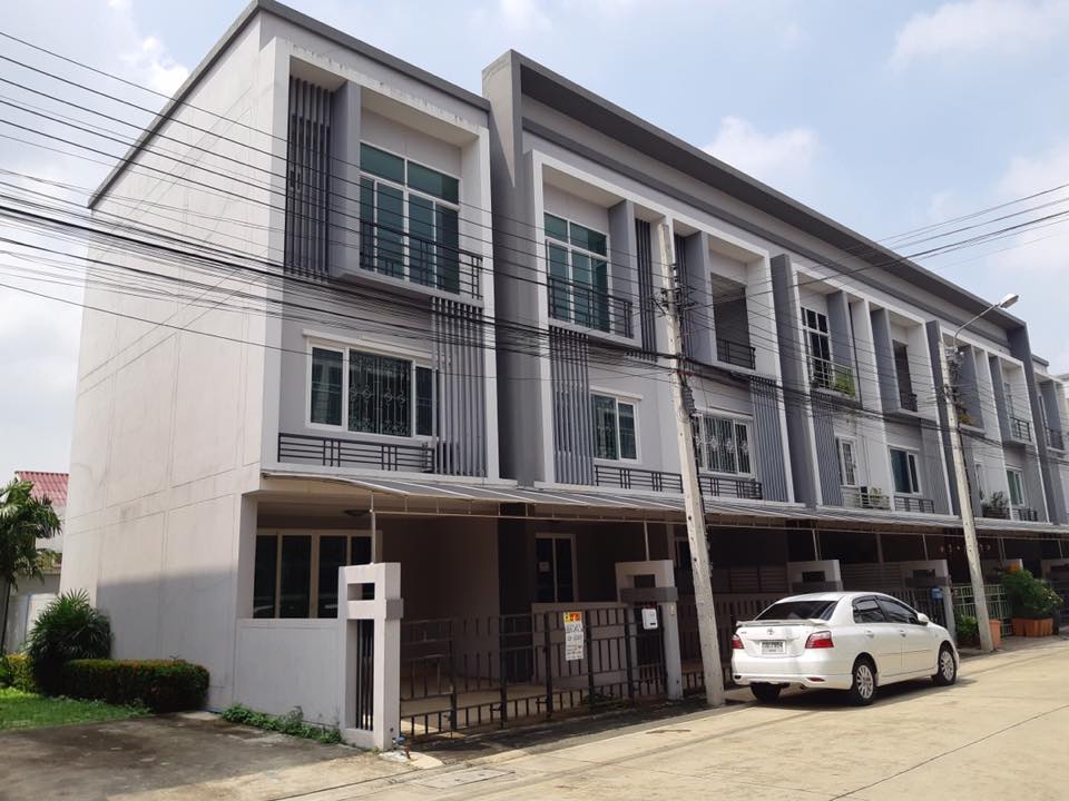 ขายทาวน์โฮม 3 ชั้น หมู่บ้าน The Exclusive (รหัสทรัพย์ 201812)