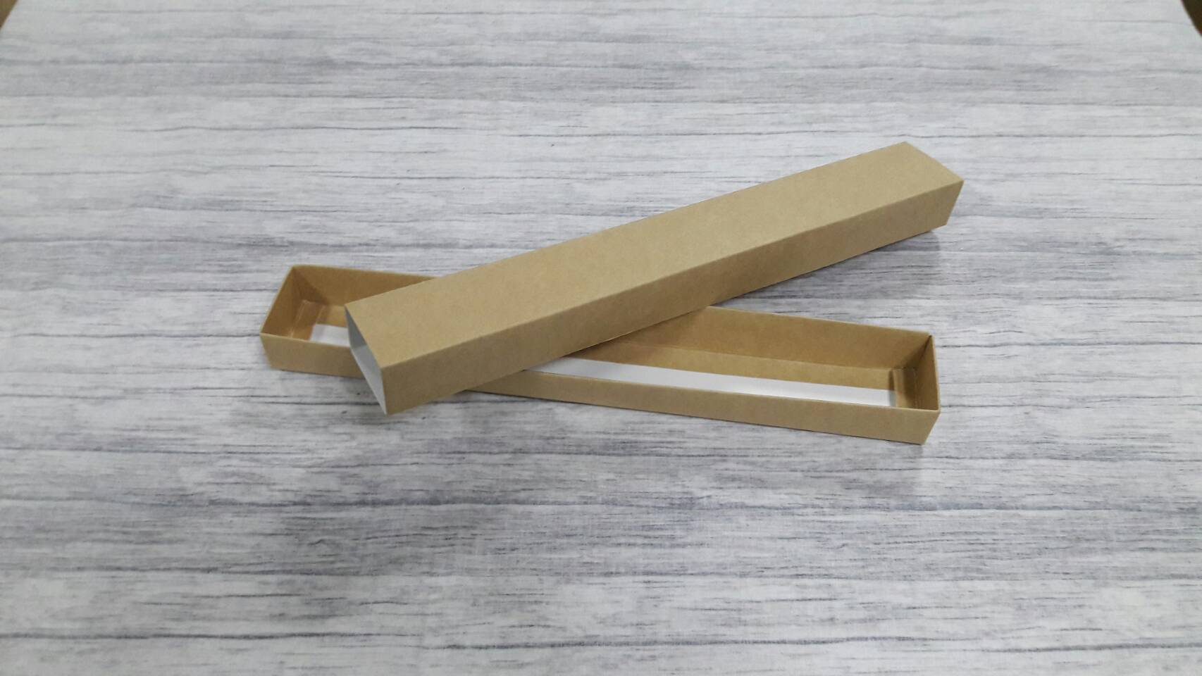 กล่องฝาสไลด์ กล่องของขวัญ กล่องใส่ตะเกียบ สีคราฟท์น้ำตาลอ่อน 30.0*4.4*2.5 ซม. ราคา 205 บาทต่อแพ็ค (20 ใบ)