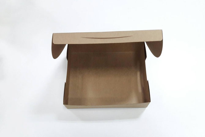 กล่องขนม กล่องไม่มีหน้าต่าง (ฝาทึบ) กล่องบราวนี่ กล่องชิฟฟ่อนกล่องขนม กล่องเค้ก ขนาด 15x22x5 ซม.สีคราฟท์น้ำตาลเข้ม ราคา 175 บาทต่อแพ็ค (20ใบ)