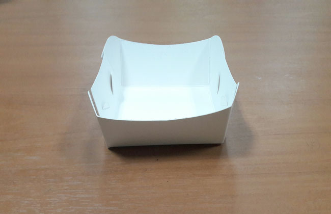 ถาดใส่ขนม/ถาดขนมปัง/ถาดชิม/ถาดกระดาษ สีขาว กว้าง 7.9 x ยาว 8.8 x สูง 3.6 ซม.(ราคาแพ็คละ 105 บาท (รวม 100 ชิ้น))