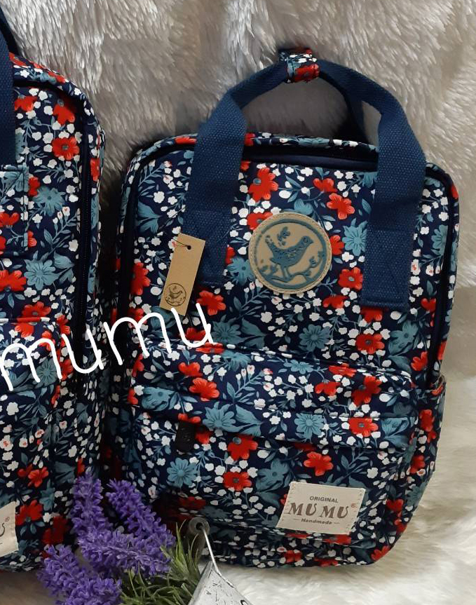 กระเป๋าเป้ผ้าสะพายหลัง mumu ผ้าคอลตอน ลายดอกไม้น้ำเงินเข้ม แดง (Size S)