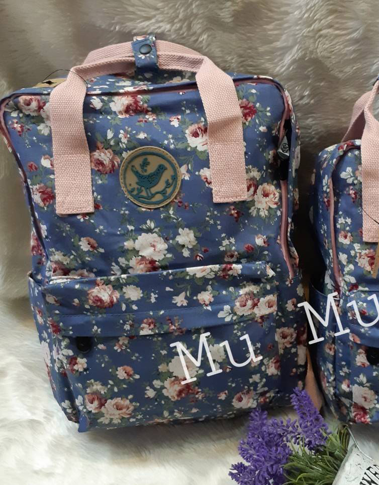 กระเป๋าเป้ผ้าสะพายหลัง mumu ผ้าเคลือบกันน้ำ ลายดอกไม้ฟ้า ชมพูอ่อน (Size L)