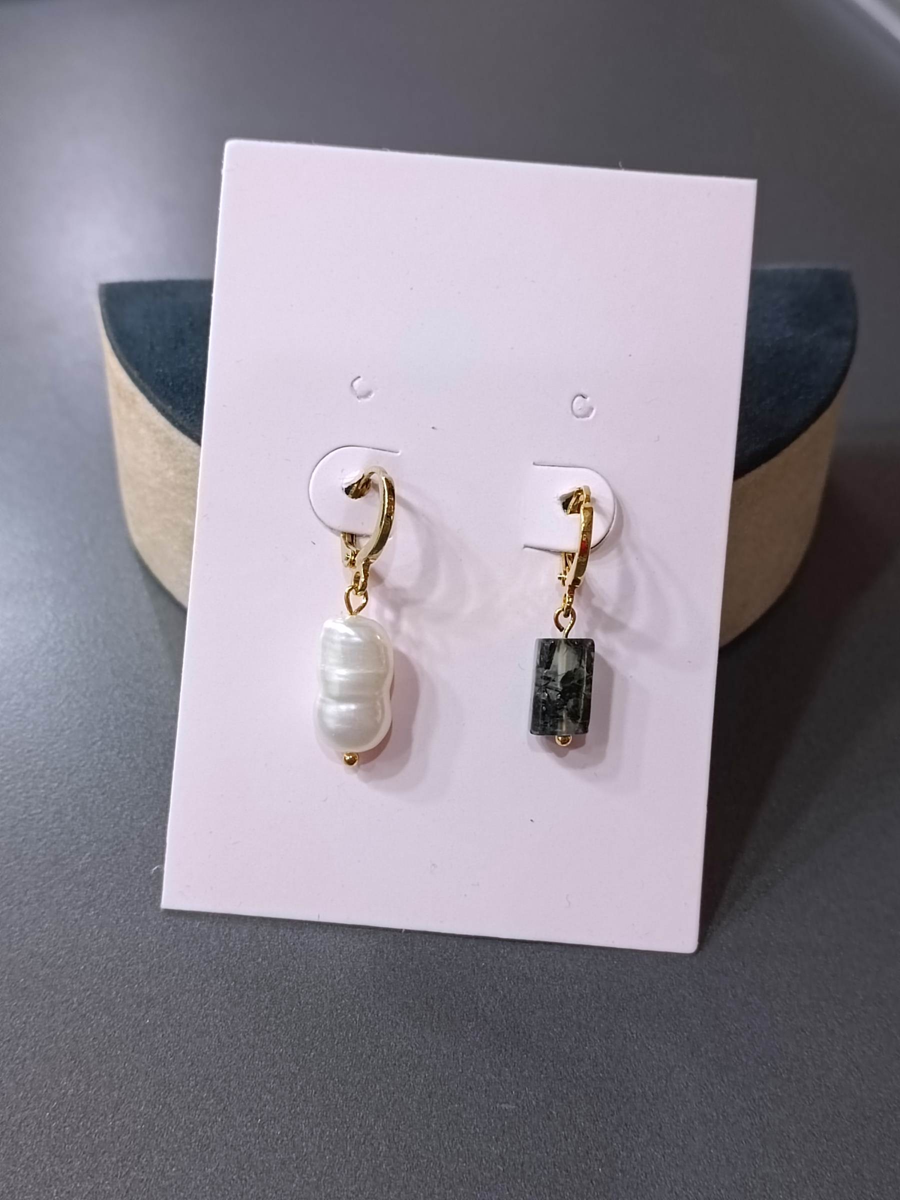 ต่างหูหินแท้ "14K Hoop" Prehnite Earring (Wisdom ญาณหยั่งรู้)