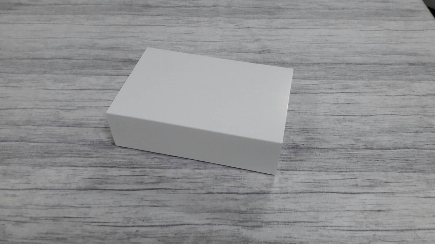 กล่องสไลด์ กล่องของขวัญ กล่องของที่ระลึก กล่องอเนกประสงค์ กล่องแบบฝาสไลด์ สีขาว ขนาด 11.4 x 17.4 x5.0 ซม. ราคา 320 บาท (20 ใบ ต่อแพ็ค)