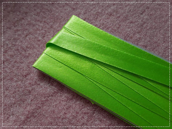 ผ้ากุ๊นซาติน สีเขียวมะนาว