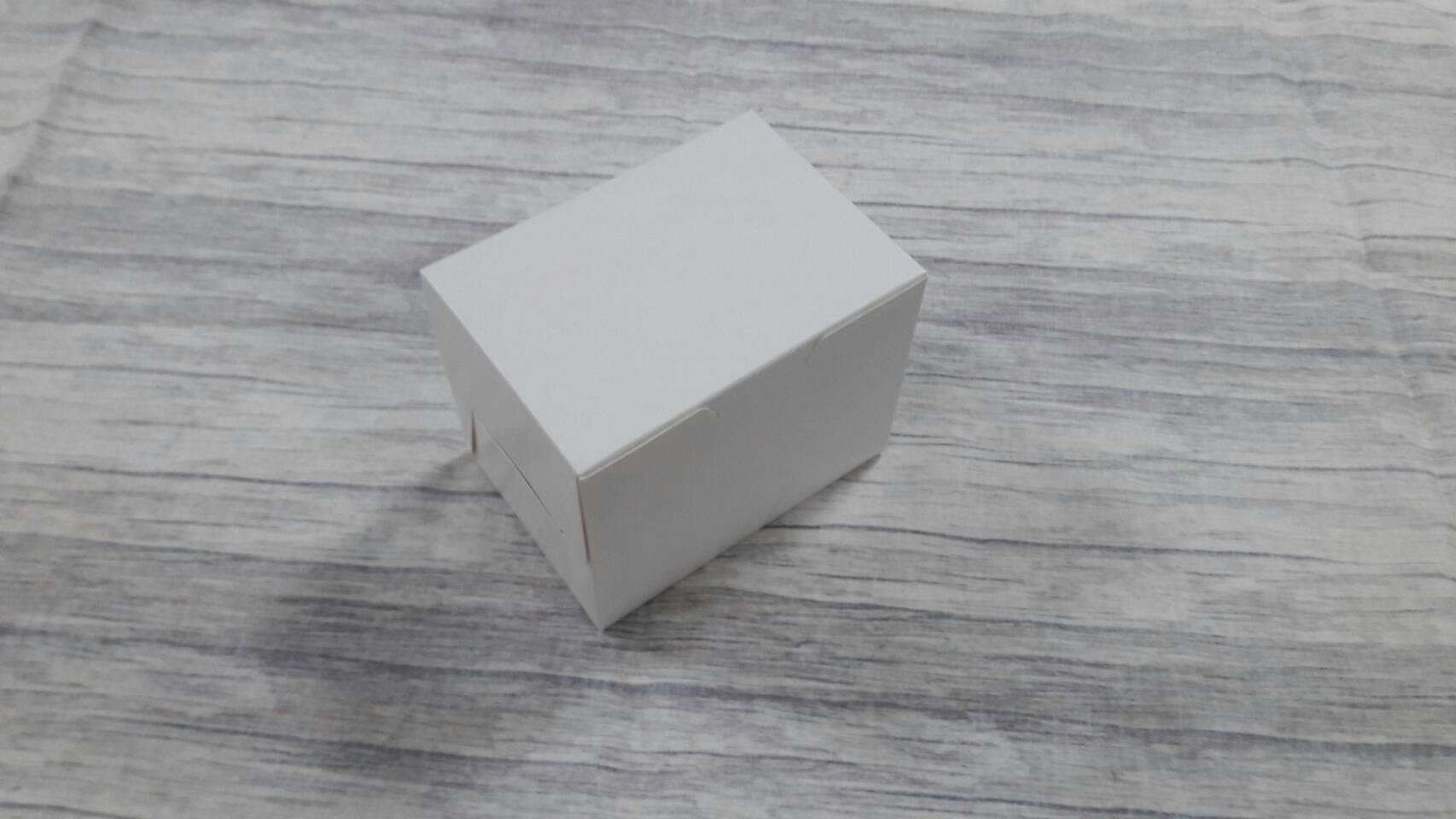 กล่องเค้ก 1 ชิ้น กล่องเค้ก กล่องขนม กล่องเบเกอรี่ กล่องคัพเค้ก สีขาว ขนาด 8x11.5x9 ซม.(ฝาทึบ) ราคา 110 บาท ต่อแพ็ค (20ใบ/แพ็ค)