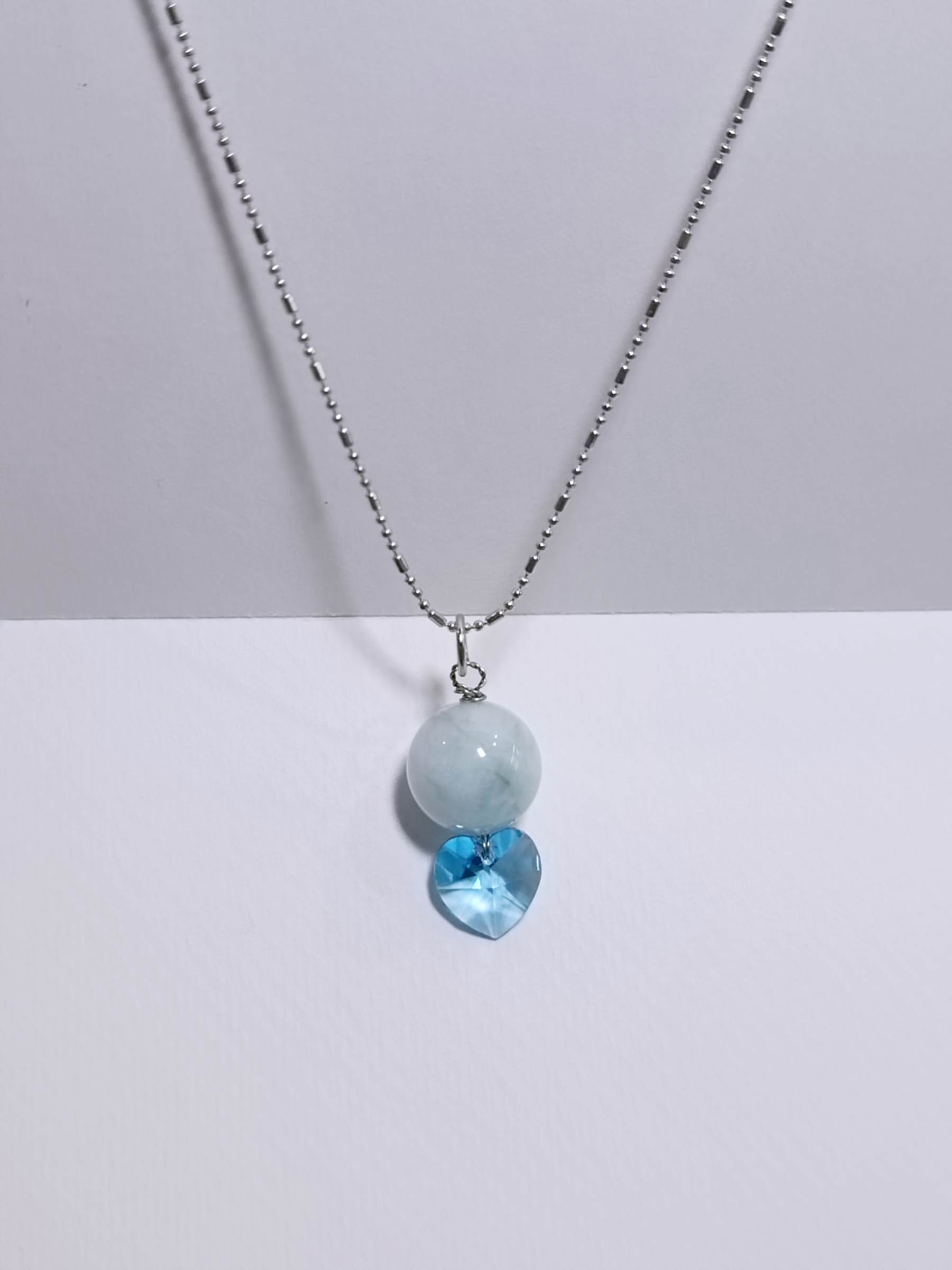 จี้พร้อมสร้อย หินแท้ Aquamarine + Crystal Heart Necklace (เสริมการสื่อสาร ความใจเย็น)
