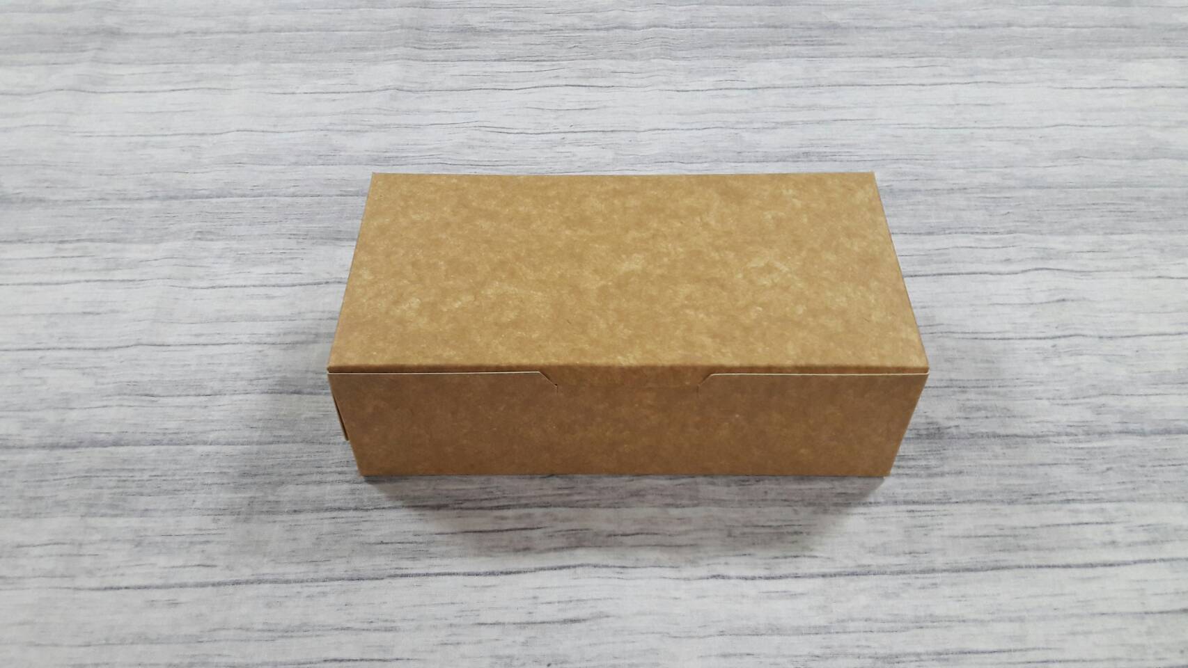 กล่องขนม กล่องเค้ก กล่องคัพเค้ก กล่องชิฟฟ่อน กล่องช้อคโกแล็ต กล่องคุ๊กกี้ กล่องอเนกประสงค์ ขนาด 10.5x20.5x6.5 ซม.(ฝาทึบ) สีคราฟท์น้ำตาลอ่อน(CKB) ราคา 145 บาทต่อแพ็ค (20 ใบ)