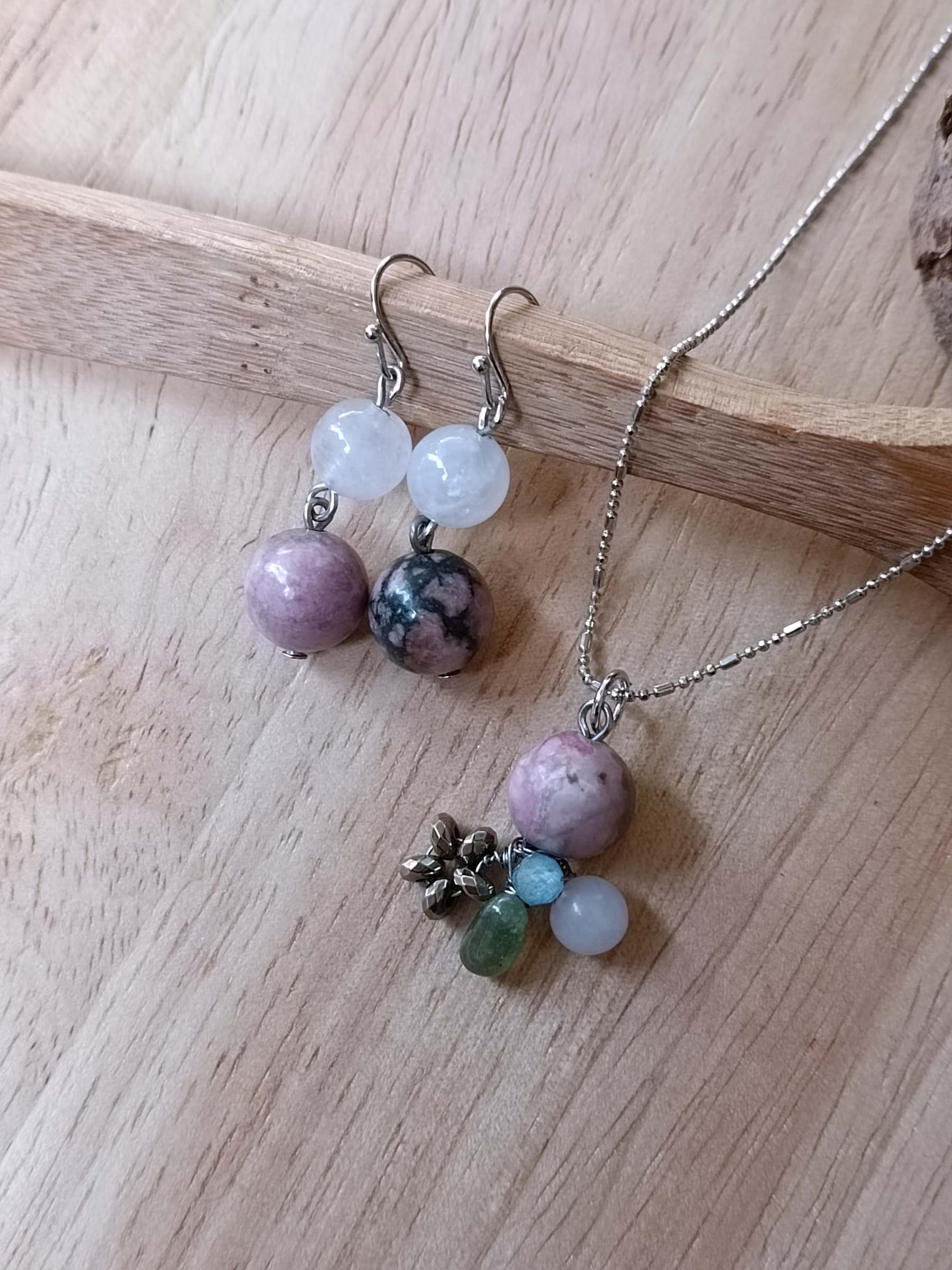 สร้อยจี้ พร้อมต่างหู หินแท้ Rhodonite Jewelry Set (Emotional Healer)
