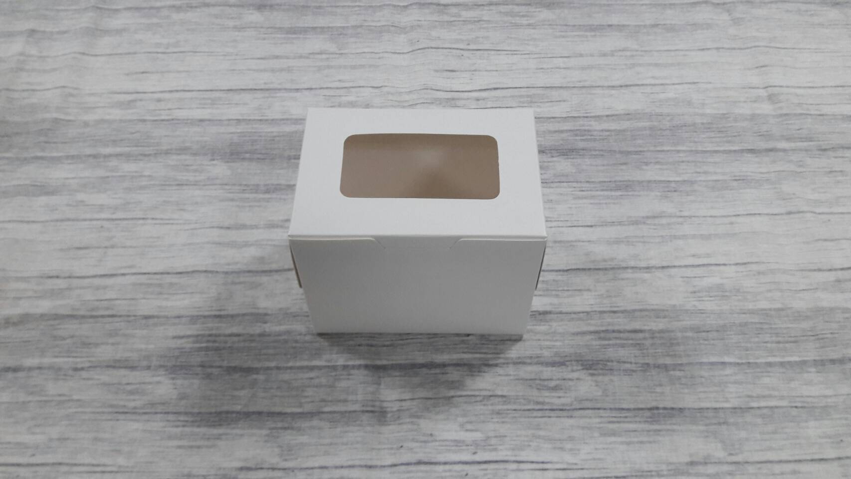 กล่องเค้ก 1 ชิ้น กล่องเค้ก กล่องขนม กล่องเบเกอรี่ กล่องคัพเค้ก สีขาว ขนาด 8x11.5x9 ซม.(หน้าต่างพลาสติก) ราคา 120 บาท ต่อแพ็ค (20ใบ/แพ็ค)