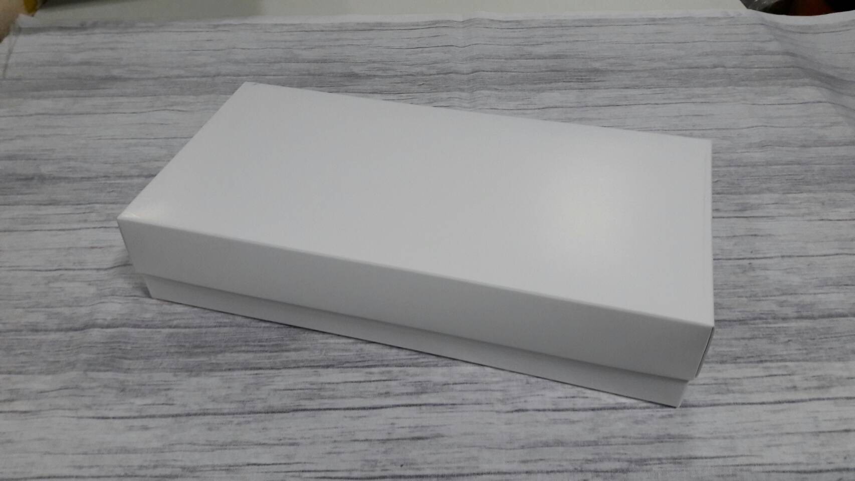 กล่องแบบมีฝาครอบ กล่องของขวัญ กล่องอเนกประสงค์ ขนาด 15x31x6.5 ซม. สีขาว แบบฝาทึบ ราคา 475 บาท ต่อแพ็ค(20 ใบ)