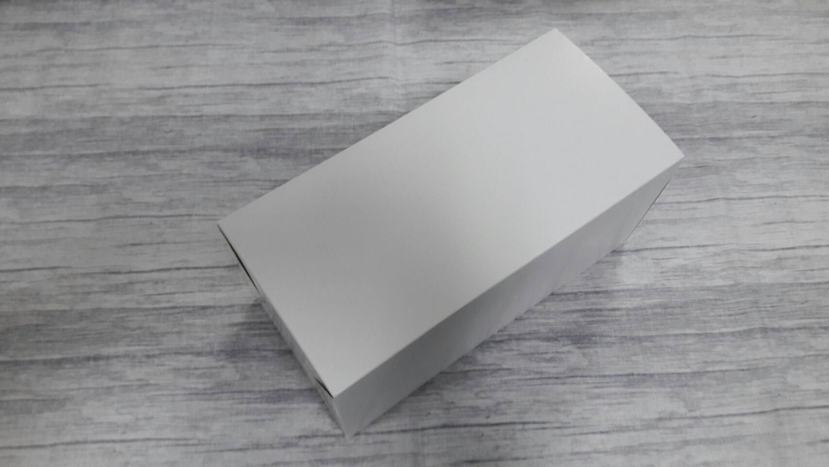 กล่องอเนกประสงค์ แบบทรงฝาปิดเปิด ท้ายก้นขัด กล่องของขวัญ กล่องเครื่องสำอางค์ สีขาว ขนาด 11x11x22.7 ซม.ราคา 265 บาทต่อแพ็ค(20 ใบ)