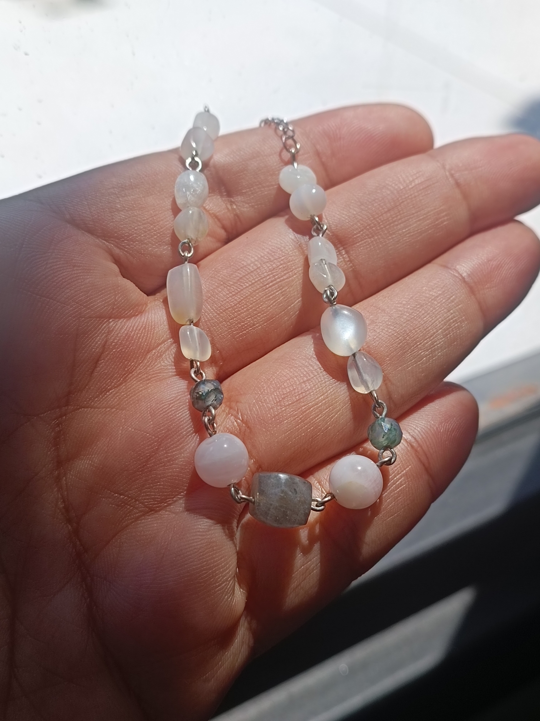 สร้อยข้อมือหินแท้ "Connected" Manifest Success Bracelet (Labradorite + Rose Quartz +Moonstone)
