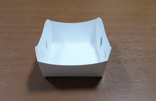 ถาดใส่ขนม ถาดขนมปัง ถาดชิม สีขาว ขนาด ขนาด 9.2 x 10.5 xสูง 4.2 ซม. ราคา 120 บาทต่อแพ็ค(100 ใบ)