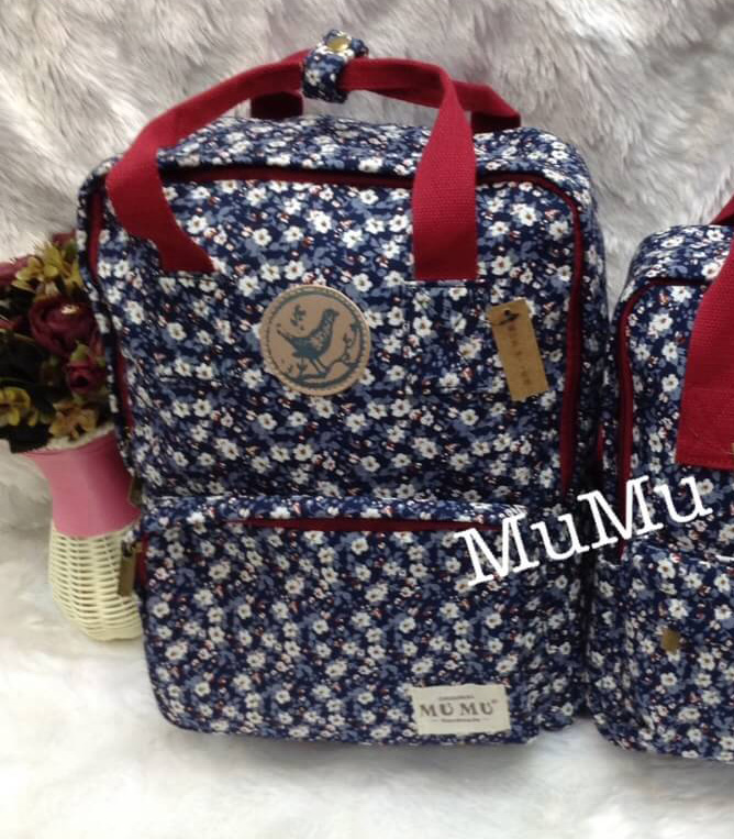 กระเป๋าเป้ผ้าสะพายหลัง mumu ลายดอกไม้น้ำเงิน ขาว (Size L)
