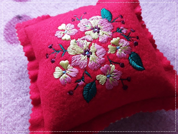 หมอนปักเข็ม